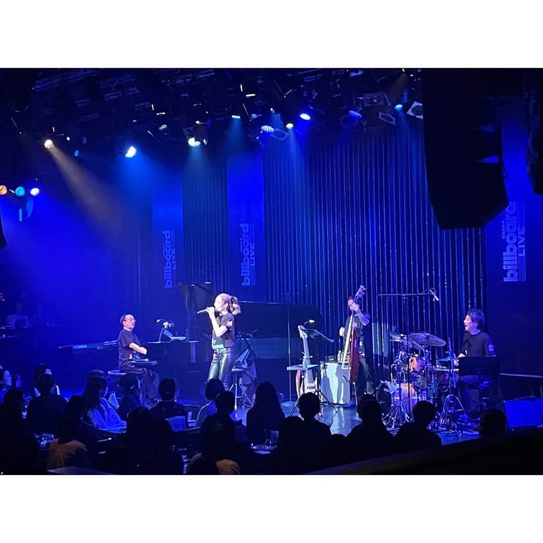 望海風斗さんのインスタグラム写真 - (望海風斗Instagram)「🍾 #BillboardLiveOSAKA #MyHomeTown ⁡ 初のBillboardライブ 無事に千秋楽を迎えました✨ ⁡ Billboardのお話しは 明日の#ふーとーく で語りたいな〜と思ってます‼︎ ⁡ ⁡ ご来場くださった皆さま 夢を叶えてくださった皆さま 夢を応援してくださる皆さま #ありがとうございました⭐️ ⁡ ⁡ バンドマスター＆ピアノ #クリヤマコト さん ベース #納浩一 さん ドラムス #大槻英宣 さん ありがとうございました✨ ⁡ #billboardLiveYOKOHAMA さま  @billboardlive_yokohama  #billboardLiveOSAKA さま  @billboardlive_osaka  ありがとうございました♪  衣装デザイン#十川ヒロコ さん ヘアメイク #chie さん @chie_make_up  ありがとうございました🪄 ⁡ 写真 ①〜③ 📷 #ハヤシマコ さん @hysmaco  ⁡④〜⑩ 📷 #マネージャー ⁡」11月13日 11時57分 - nozomifuto_official