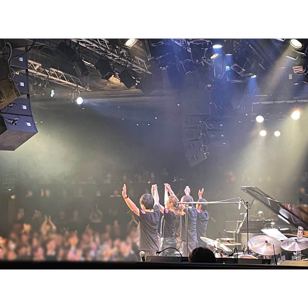 望海風斗さんのインスタグラム写真 - (望海風斗Instagram)「🍾 #BillboardLiveOSAKA #MyHomeTown ⁡ 初のBillboardライブ 無事に千秋楽を迎えました✨ ⁡ Billboardのお話しは 明日の#ふーとーく で語りたいな〜と思ってます‼︎ ⁡ ⁡ ご来場くださった皆さま 夢を叶えてくださった皆さま 夢を応援してくださる皆さま #ありがとうございました⭐️ ⁡ ⁡ バンドマスター＆ピアノ #クリヤマコト さん ベース #納浩一 さん ドラムス #大槻英宣 さん ありがとうございました✨ ⁡ #billboardLiveYOKOHAMA さま  @billboardlive_yokohama  #billboardLiveOSAKA さま  @billboardlive_osaka  ありがとうございました♪  衣装デザイン#十川ヒロコ さん ヘアメイク #chie さん @chie_make_up  ありがとうございました🪄 ⁡ 写真 ①〜③ 📷 #ハヤシマコ さん @hysmaco  ⁡④〜⑩ 📷 #マネージャー ⁡」11月13日 11時57分 - nozomifuto_official