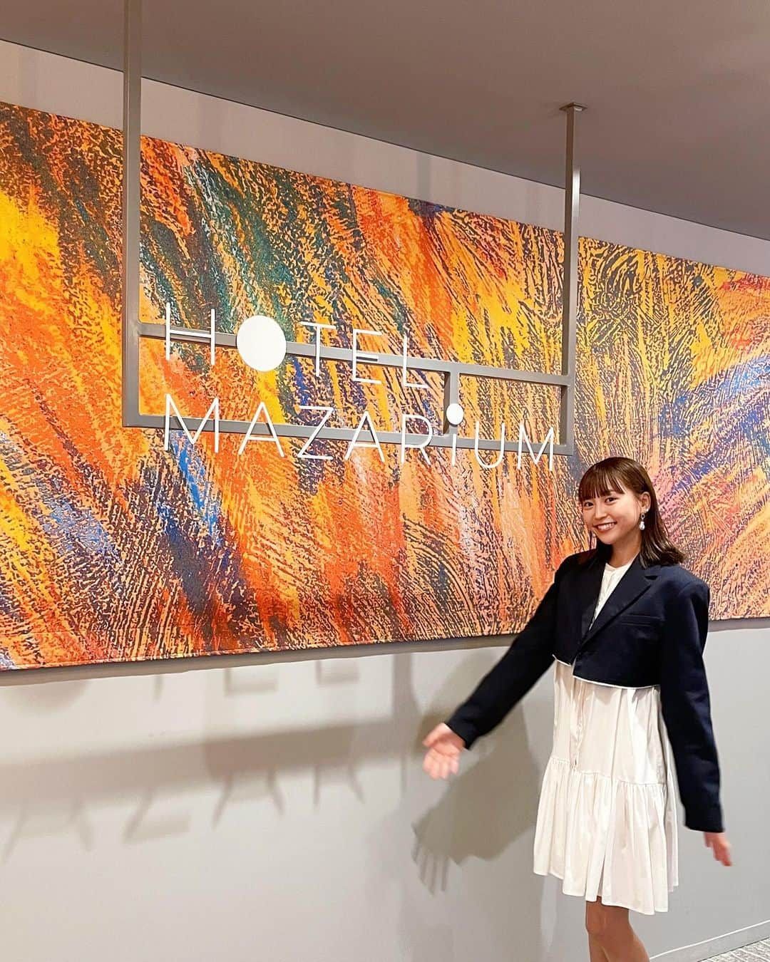 倉中るなさんのインスタグラム写真 - (倉中るなInstagram)「@hotelmazarium   【 お知らせ📢 】  東北6県にてサウナ番組の出演です。♡♨️ 今回番組でお邪魔したのは岩手県盛岡市にあるホテル「 MAZARIUM 」  MAZARIUMは 福祉団体#ヘラルボニー がアートプロデュースを手掛けるホテルです。@heralbonyofficial   スパやジャズが楽しめる空間の中にいろんなひと、いろんな価値観がまざりあうホテルの象徴として知的障害のあるアーティスト達の作品がホテル内に飾られていました。  手ぶらで日帰りも入浴もokな最高スパ。🛁  #kANANSPA ぜひチェックしてみてください。 am5:30-pm24:00  放送日ストーリーでupします🫶🏻  #ととのう #サウナ#スパ#サ活 #岩手県#盛岡市#アート#mazarium#art#hotel#sauna」11月13日 11時52分 - runa_kuranaka