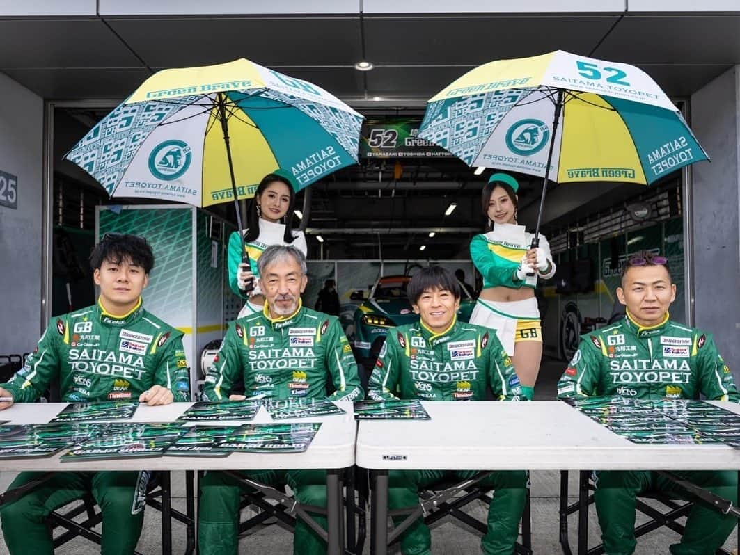 有栖未桜さんのインスタグラム写真 - (有栖未桜Instagram)「スーパー耐久 Rd.7 FUJI 4hレース🗻🏎🏁 ⁡ 最終戦たくさんの応援 ありがとうございました！🫶💚 ⁡ 52号車は激闘の結果 見事優勝しました！！！！🏆💚💚💚 最高な走りと最高なメカさんの作業 全てが揃った完璧な集大成のレースとなりました！ ⁡ 今年は去年の雪辱を晴らし シリーズチャンピオンを決め 全戦表彰台にのぼり 最後は優勝…！！！！！！！！✨✨✨✨ ⁡ 去年ももちろんかっこよかったけどそれを越え この上ないカッコよすぎる1年間でした！！🥹💚 そんなチームで 今年も間近で応援できたこと幸せです☺️✨ ⁡ ⁡ ⁡ この1年間応援してくれたみなさん ほんとにありがとうございました！🫶 泣かないと決めてたけど 最後のチームの卒業式 色々思い出してボロ泣きしました😂💦 ⁡ 今日で埼玉トヨペットサポーターズ2023としての 有栖未桜のサーキット活動は終了。。 と言いたいところですが😌 ⁡ まだ12/9(土)に新東京サーキットでの イベントがあるのでぜひ会いに来てください🫶 また1月は卒業撮影会もやる予定です！！ ⁡ こちら2点とも詳細出次第お知らせするので 楽しみにしててください☺️💚💚 また会いましょう🤘🏻✨ ⁡ ⁡ #スーパー耐久 #s耐 #埼玉トヨペットgreenbrave #greenbrave #埼玉トヨペットサポーターズ2023  #レースクイーン #rq #コスプレイヤー #ショートカッ党 #ポートレートモデル #有栖未桜 #みおるー沼 #followme」11月13日 11時53分 - miiion_official