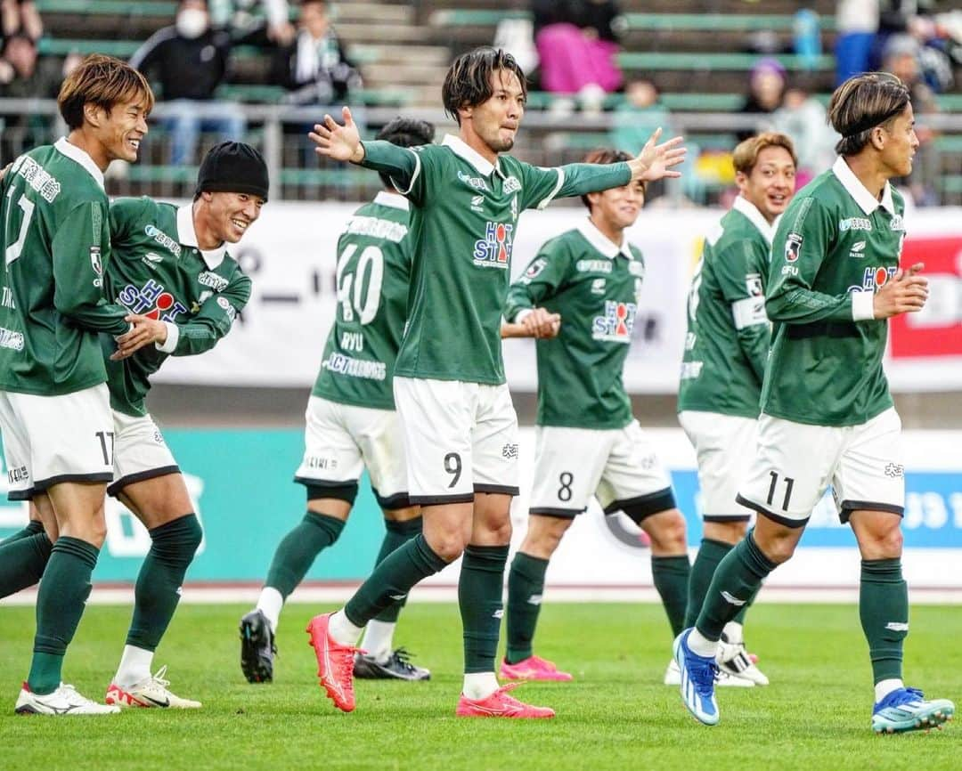 ＦＣ岐阜のインスタグラム：「. Celebration vs カマタマーレ讃岐  #fcgifu #FC岐阜 #MOVEYOURHEART」