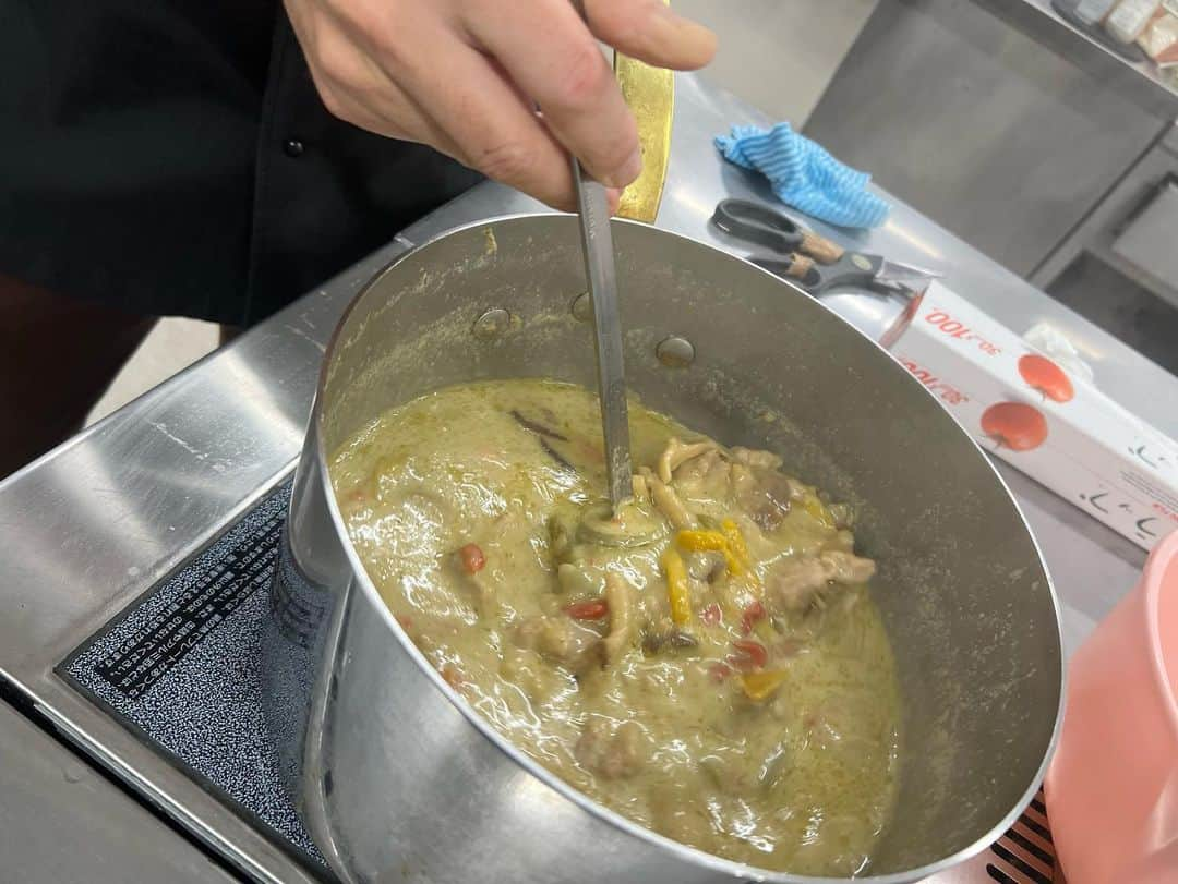 東京観光専門学校さんのインスタグラム写真 - (東京観光専門学校Instagram)「🍴本日の販売実習🍴 🔸グリーンカレー 🔸りんごのコンポートクレープ 🔸キャラメルラテ  本格的なグリーンカレーが美味しい🍛！  #販売実習#グリーンカレー#クレープ#キャラメルラテ#東京観光専門学校#フードクリエイト」11月13日 12時10分 - tokan_1967