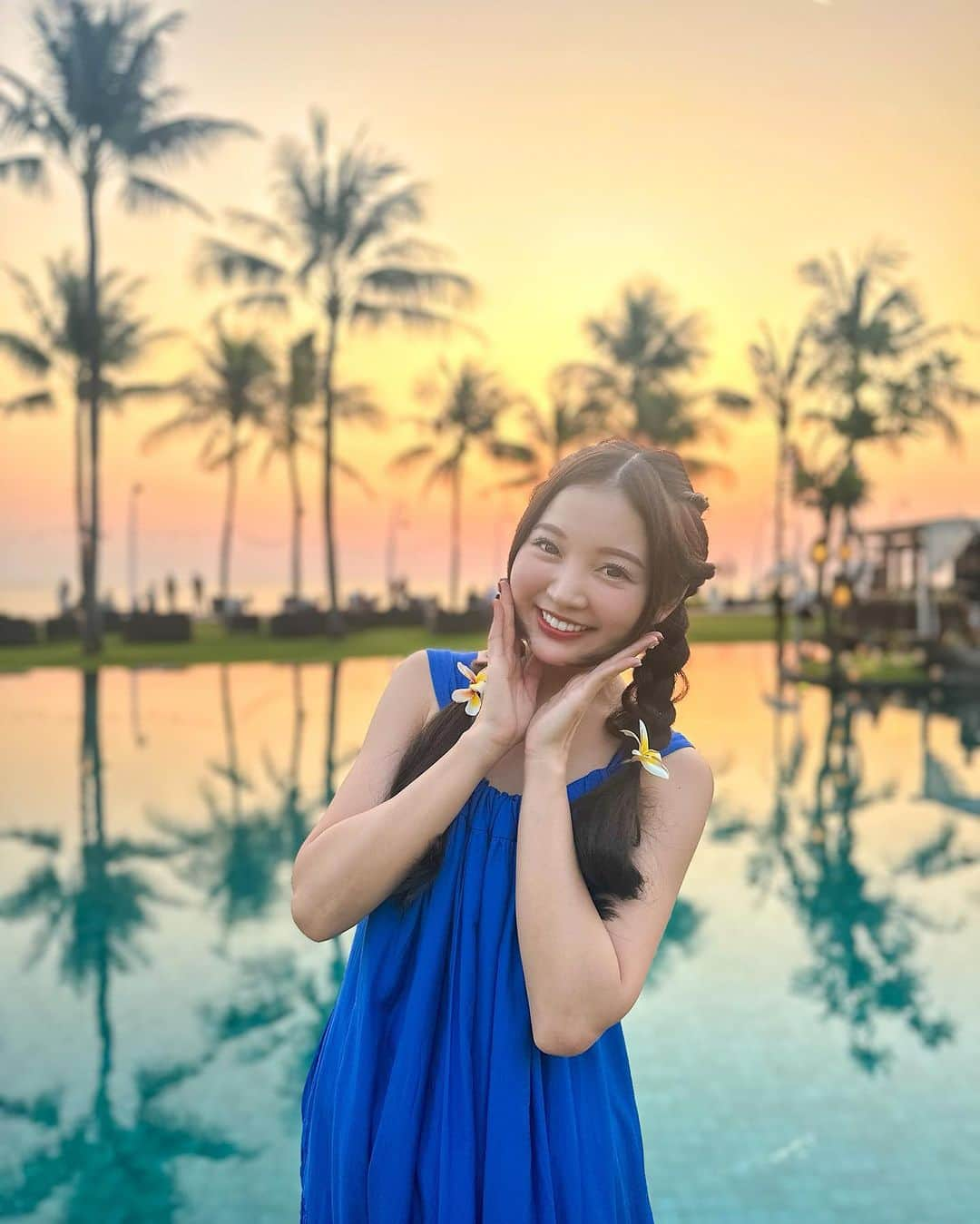 ももせゆきのインスタグラム：「Bali trip🇮🇩✈️ location📍The Samaya Seminyak Bali  素敵なサンセットを見ながらAfternoon tea time♥️🫖✨️ この素敵なレストラン @breezerestaurant は The Samaya Seminyak Baliの敷地内にあります。 バリ島は毎日夕焼けが綺麗すぎて夢みたい✨️ ・ ・ ・ 🏷 #thesamayaseminyak#balivilla  #Bali #バリ島#バリ島観光 #バリ島旅行 #Balitrip #Balitravel #Balidestination #Indonesiatravel #visitbali #travelphotography  #instabali #explorebali #voyageusesolo #海外旅行 #海外旅行好きな人と繋がりたい  #genic_mag #retrip_global   #カメラ女子 #カメラ好きな人と繋がりたい  #ファインダー越しの私の世界  #女子旅 #タビジョ #travelblogger」