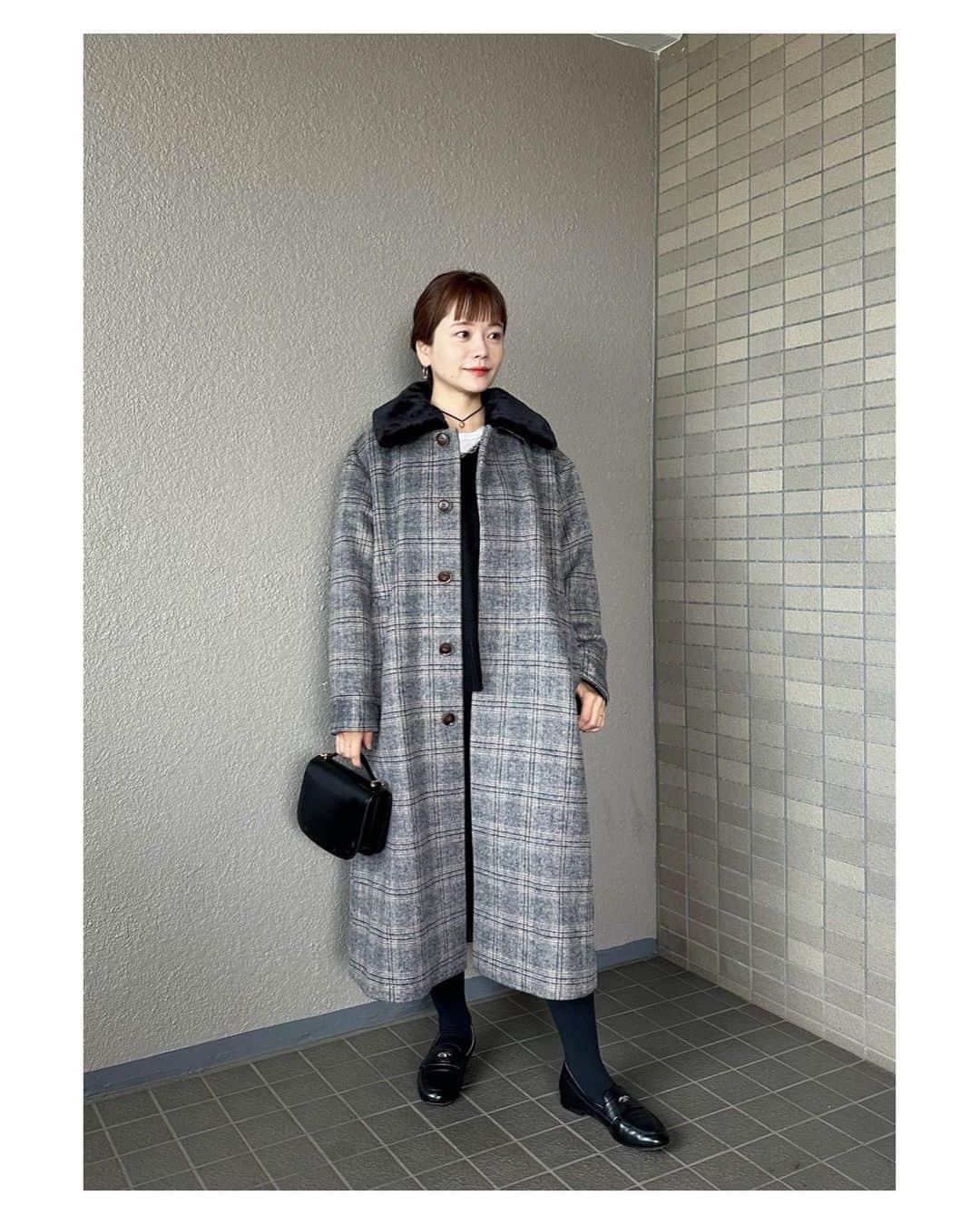 高山直子さんのインスタグラム写真 - (高山直子Instagram)「冬服楽しい🤍 やっと着られたEiiSでは初となる本格的なウールコート🧥✨重厚感があり、上質。 １着あると何かと便利で、かつデイリーにも着られます☺️ 襟のファーを付け外ししても表情がガラリと変わる。つけていると首元とても暖かいです☺️ふわふわ！ お気に入りでウキウキしちゃう🐿️」11月13日 12時13分 - nao_70koro