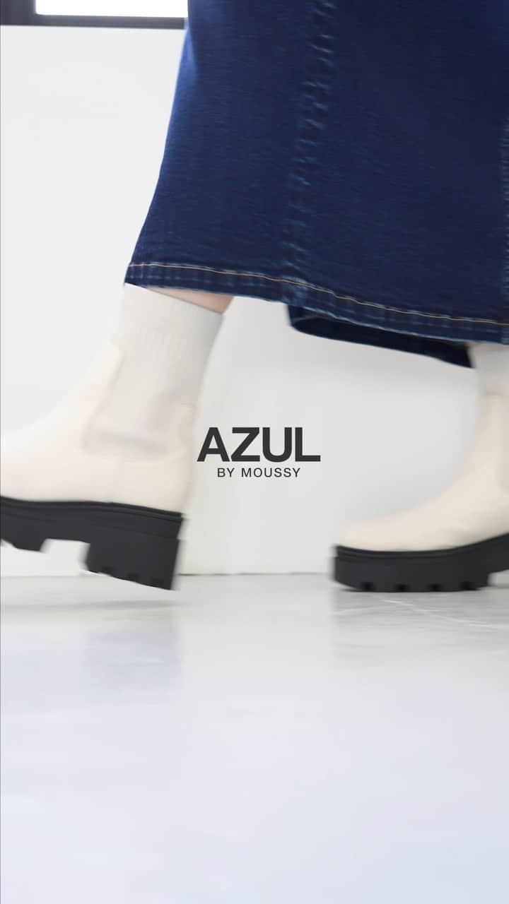 AZUL by moussyのインスタグラム：「歩きやすさも合わせやすさも兼ね備えた優秀ブーツ✔ ━━━━━━━━━━━━━━━━━━━ ◼︎トラックソールソックスブーツ ¥7,990(in tax)  ◼︎トラックソールロングブーツ ¥9,990(in tax)  ◼︎スクエアトゥストレッチショートブーツ ¥7,491(in tax)  ◼︎メタルチェーンショートブーツ ¥7,990(in tax) ━━━━━━━━━━━━━━━━━━━ ▶︎商品情報は画像をタップorトップのURLからチェック！  #AZULBYMOUSSY #AZUL_23AW #ブーツ #トラックソールブーツ #ロングブーツ」