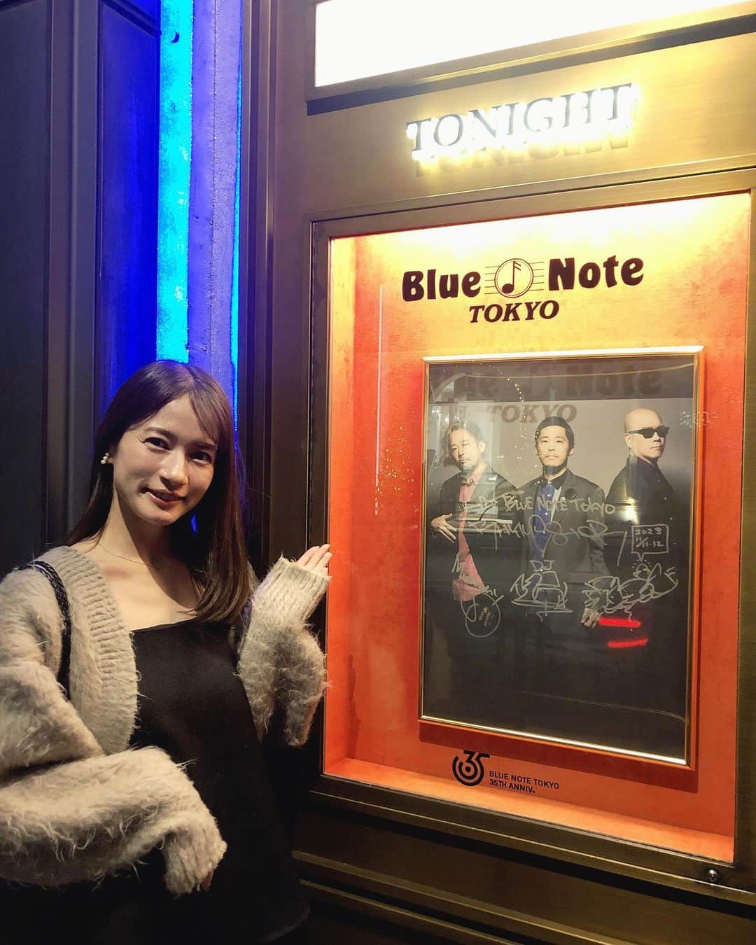 宇内梨沙のインスタグラム：「今年も #RHYMESTER の Blue Note Tokyo公演へ💐  「ONCE AGAIN」からの 「Future Is Born」でぶち上がり  昨年のBlue Noteでも 披露した「サイレント・ナイト」が 今年も聴けて、最高でした！  この時期に 青山の街に、ぴったりな楽曲。  生歌に生演奏。 贅沢で美しいし、カッコ良い。  公演後はすっかり夜になり 周辺の洗練された静かな街並みを 歩くのが心地よかったです。  素敵な冬のはじまり〜⛄️❄️」