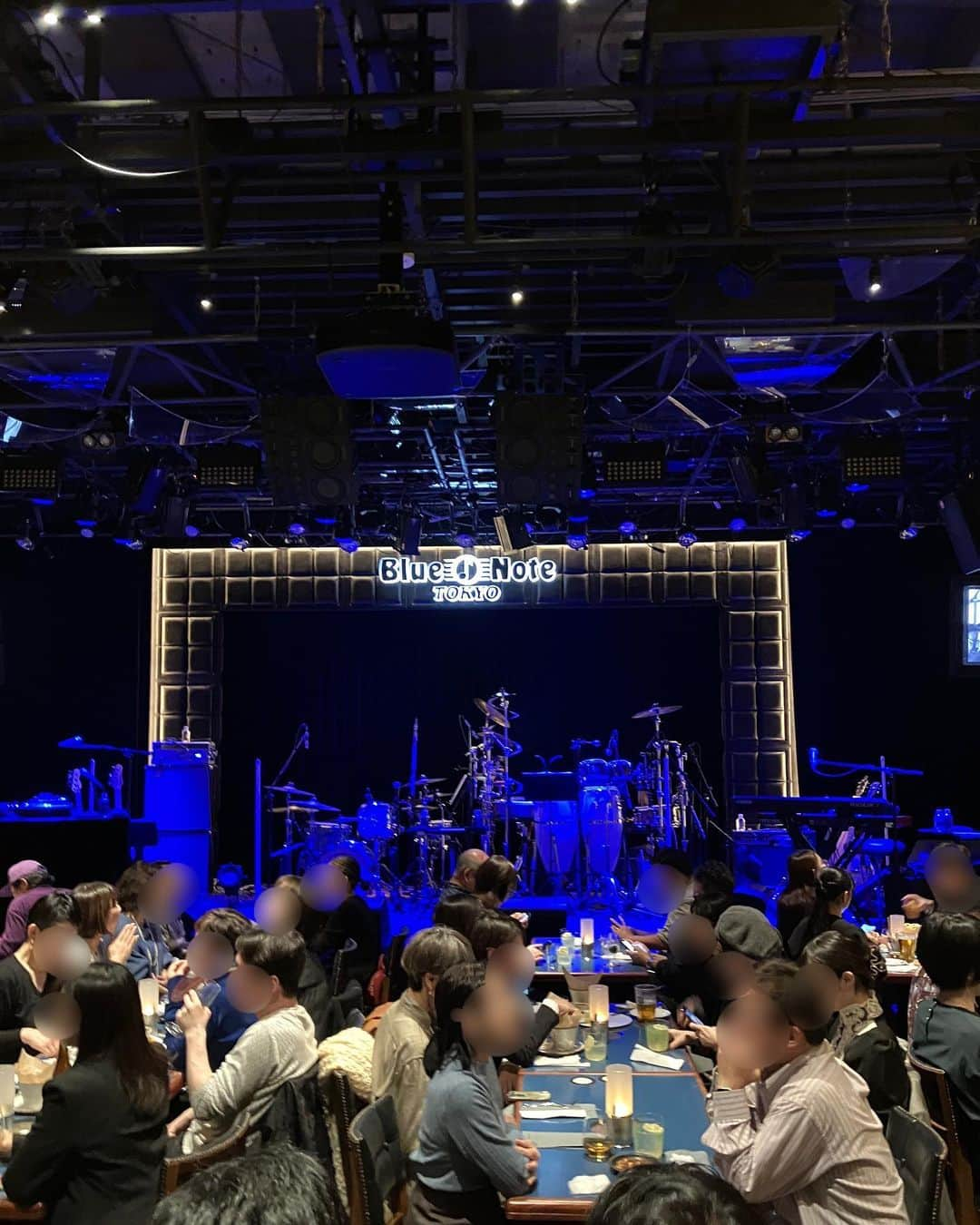 宇内梨沙さんのインスタグラム写真 - (宇内梨沙Instagram)「今年も #RHYMESTER の Blue Note Tokyo公演へ💐  「ONCE AGAIN」からの 「Future Is Born」でぶち上がり  昨年のBlue Noteでも 披露した「サイレント・ナイト」が 今年も聴けて、最高でした！  この時期に 青山の街に、ぴったりな楽曲。  生歌に生演奏。 贅沢で美しいし、カッコ良い。  公演後はすっかり夜になり 周辺の洗練された静かな街並みを 歩くのが心地よかったです。  素敵な冬のはじまり〜⛄️❄️」11月13日 12時21分 - risaunai