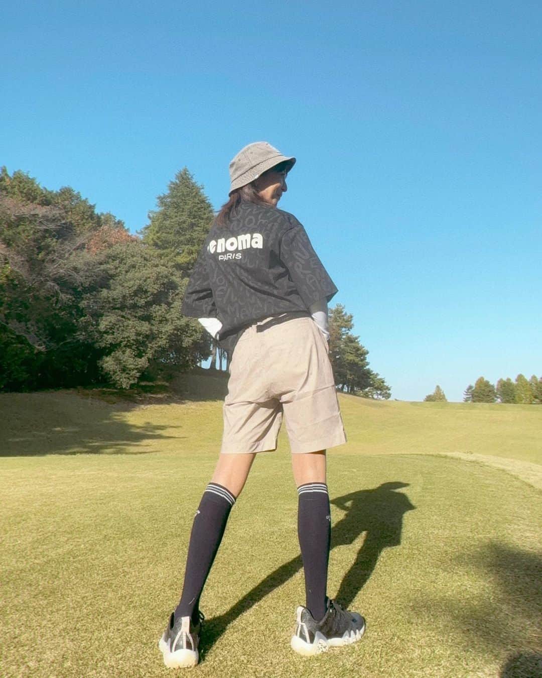 かとうれいこのインスタグラム：「秋golfもラスト⛳️🍂  レノマゴルフでボーイッシュでした♪  @renoma_golf_jp  #ゴルフ #冬がはじまるよ」