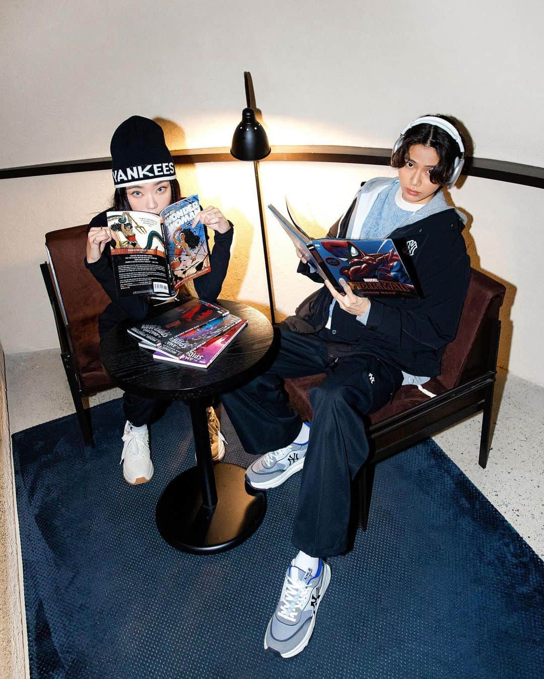 가로수길 , Seoulのインスタグラム：「Shoot for @mlbkorea ✨  하루종일 비 내렸던 서울 스트리트 촬영」