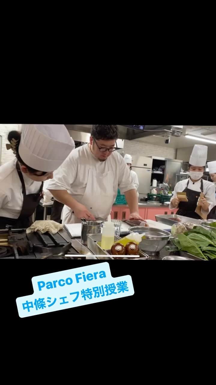 札幌ベルエポック製菓調理専門学校【公式】のインスタグラム：「Parco Fiera 中條シェフ特別授業 ベルエポックの卒業生でもある中條シェフから、 ・鯛の鱗焼きキノコのレディクション ・白子のムニャイヤ　トビナンブールのソース 学べています。完成が楽しみ✨」