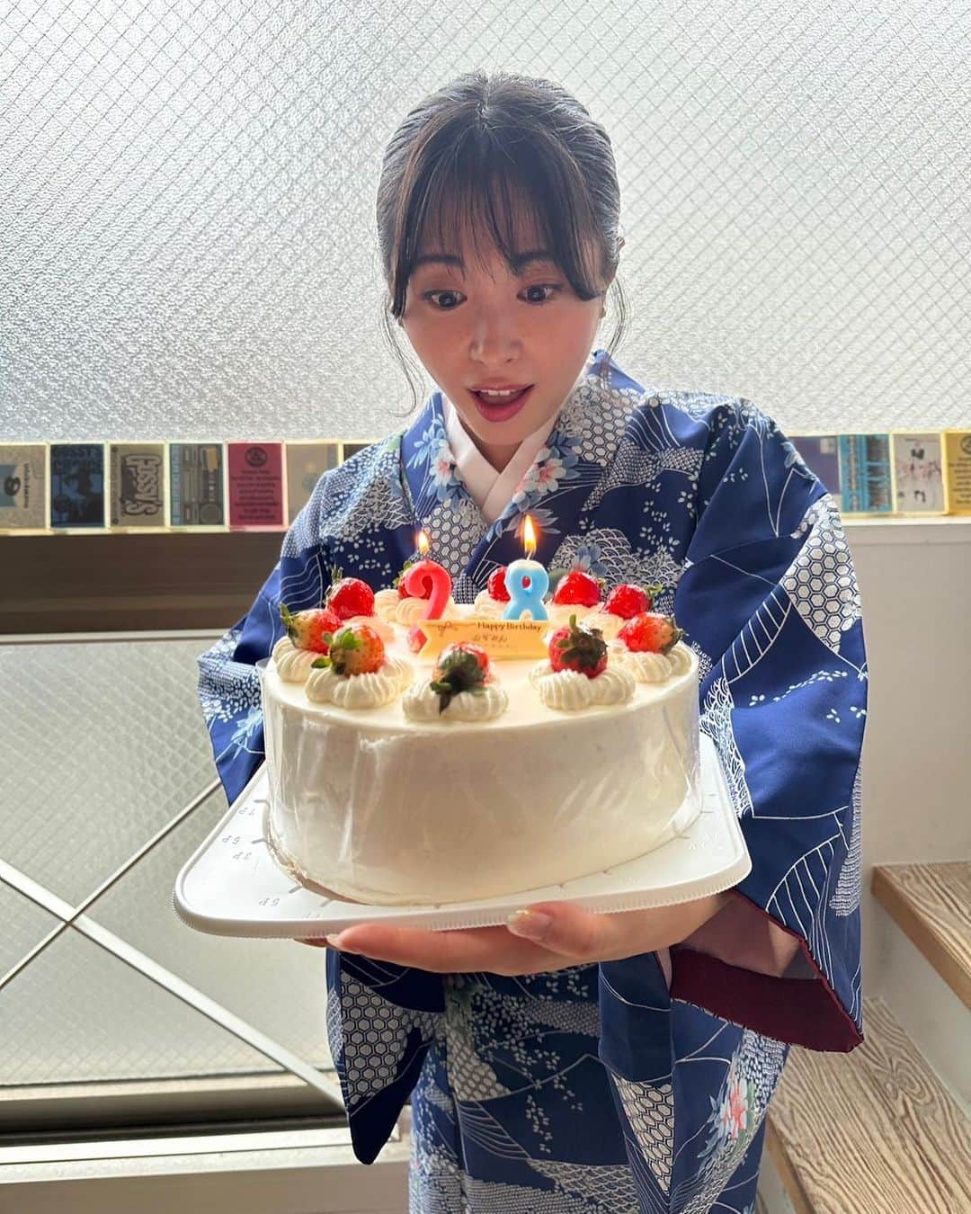 佐藤望美さんのインスタグラム写真 - (佐藤望美Instagram)「昨日は生誕オフ会ありがとうございました🎂🍶  沢山素敵なサプライズありがとうね😭💓みんなで色々考えて準備してくれたんだよねきっと、、🥹ほんとに嬉しいありがとう😭😭✨  毎年思うけど、みんなほど私の好みバッチリ分かってる人いないよ！笑　いつも以上にみんなの愛が沢山伝わってくるオフ会で幸せでした🥰  本人の気が強いせいか(笑)私のファンの人たちはみんな穏やかな人ばかりで、他現場でもよくのぞみんのファンの人ってみんな良い人だよね〜って言ってもらえます🥰 自慢ののぞ民に恥じない活動をこれからもしていくぞ💪🔥  28歳もみんなに負けないくらい愛をお届けしていきます❤️‍🔥これからもよろしくお願いします🤲🍀  #follow #followme #nozomisato #sake #佐藤望美　#日本酒　#日本酒女子」11月13日 12時49分 - nozomisato__