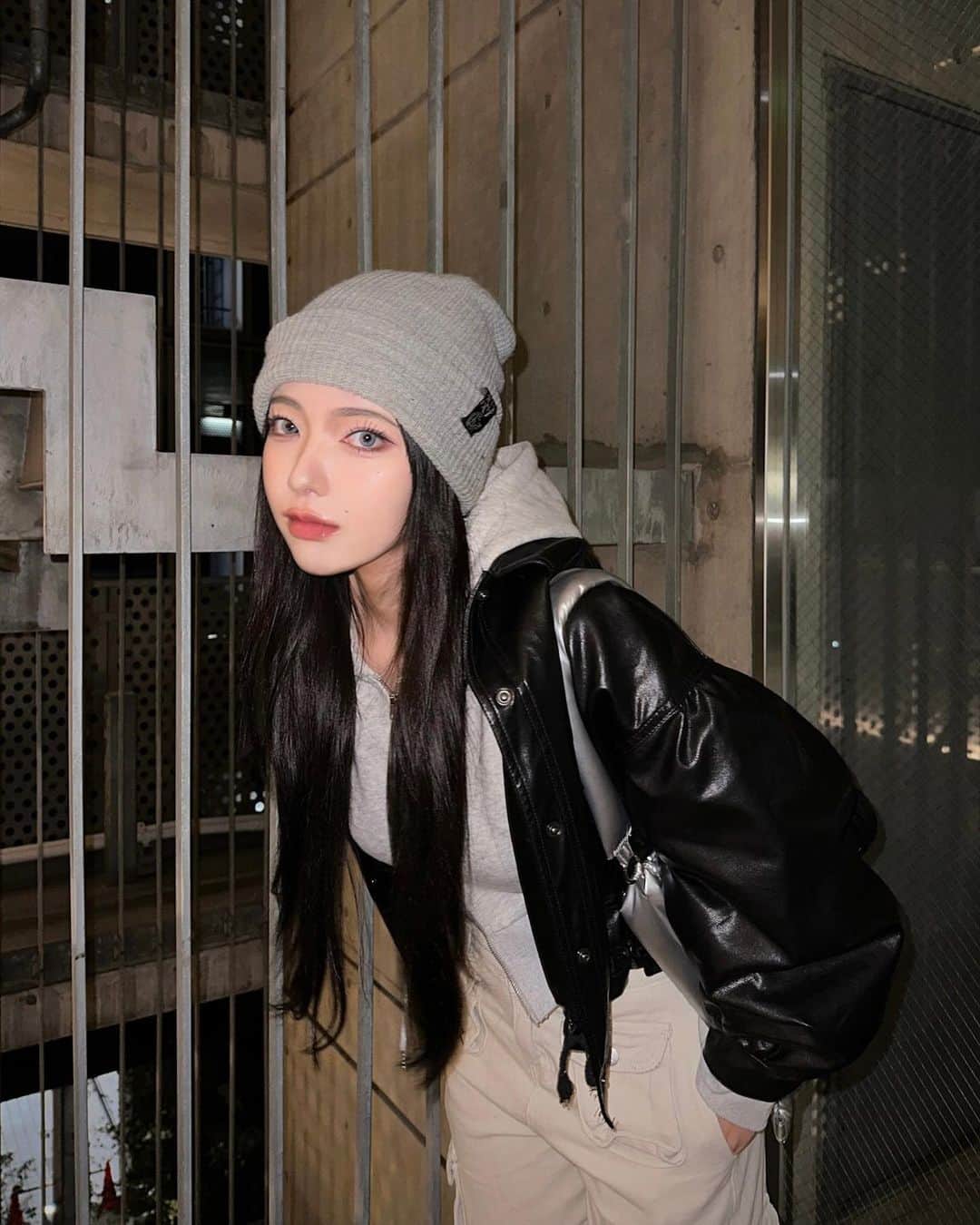 葉月ひまりのインスタグラム：「お仕事頑張ってるデイ💼👔👓🏢📁💻✧*」