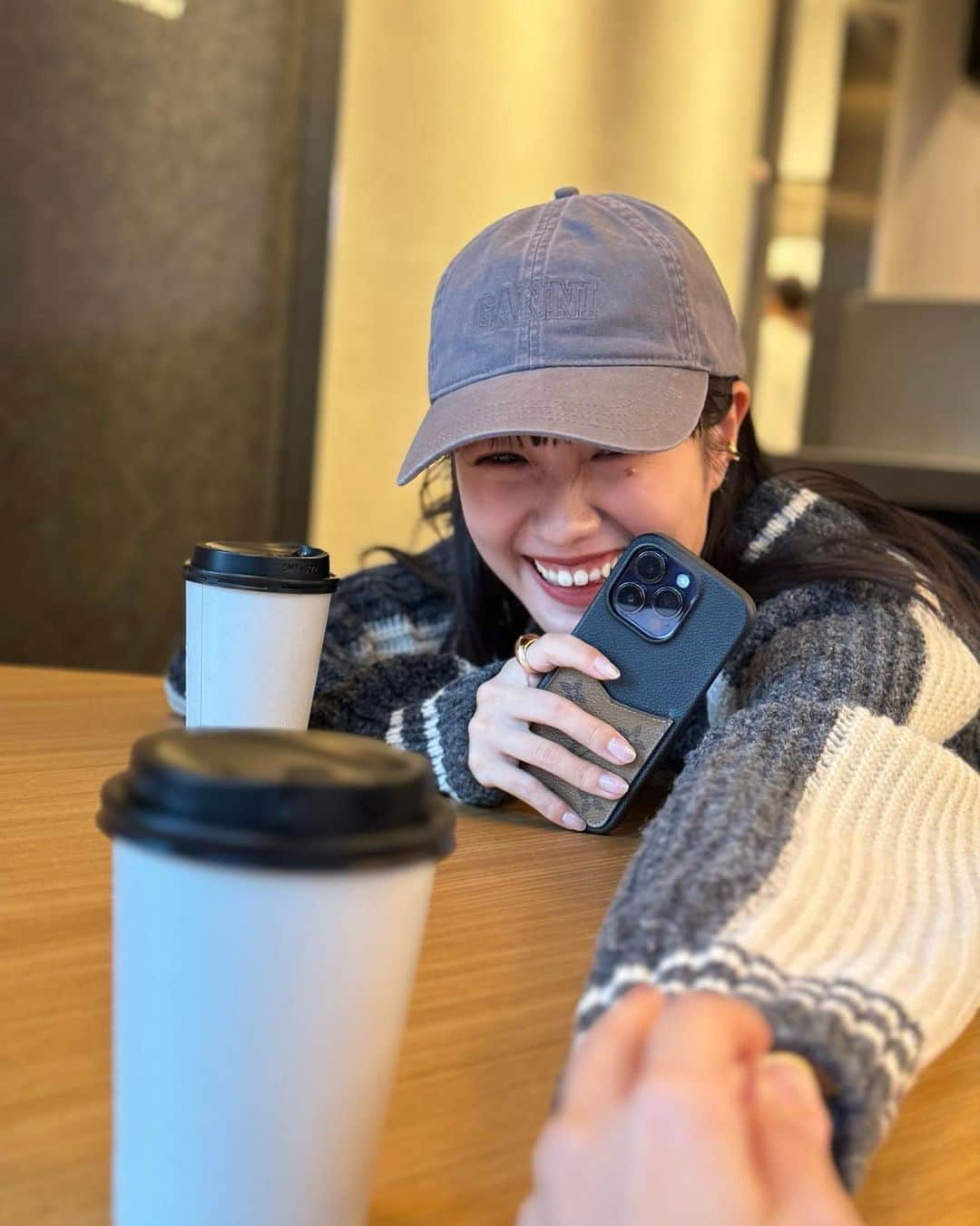 前田希美（まえのん）さんのインスタグラム写真 - (前田希美（まえのん）Instagram)「今日も寒いけど頑張りましょう~~🩶🎄  📸 @nachos_kimono」11月13日 13時09分 - maeda_nozomi