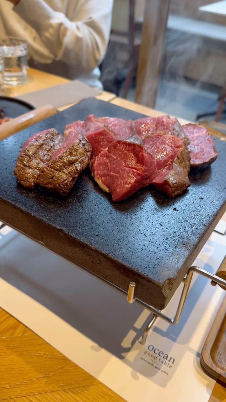 梅宮アンナのインスタグラム：「@oceangoodtable_shibuya  本当に美味しかった🥩👍  #オーシャングッドテーブル #ステーキ #タルタル #ステーキ #渋谷 #ワンチャンテラスok」