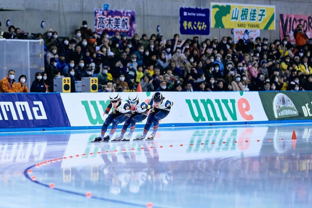 高木美帆のインスタグラム：「この大勢の観客の中で滑れたこと。 まだ課題はたくさんある中でも1番を取れたこと。 誇りに思います。  Photo by @toru.yaguchi   #wcss #obihiro #speedskating」