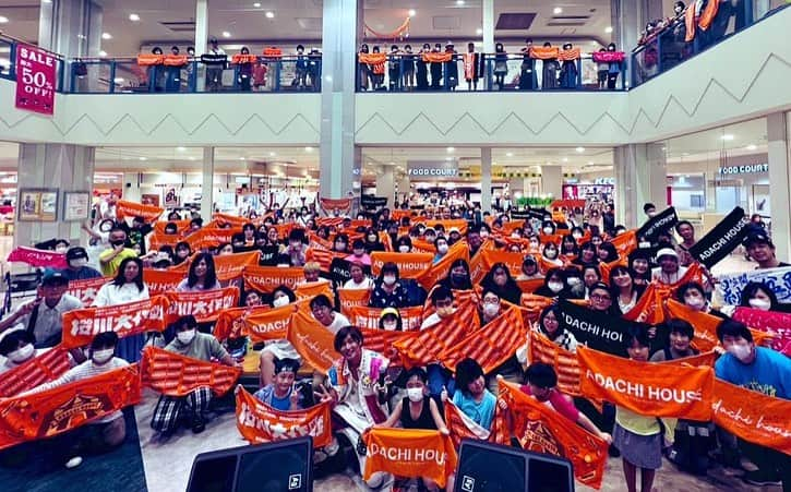 安達勇人さんのインスタグラム写真 - (安達勇人Instagram)「🎉✨本日は茨城県民の日✨🎉 昨夜から今日までなぜか安達勇人がトレンド入りしてました！ 茨城県民の日に沢山呟いてくれて本当にありがとう☺️✨  これからもいばらき大使として、出会ってくれた皆様と茨城県全域を盛り上げていけるよう夢を叶えながら日々動いていきたいと思います！ 今日は2024年の解禁前のある打ち合わせをしてます！ワクワクです。 ADACHI HOUSEはまだまだ止まらないぞー！！ さらなる景色を来年届けにいきたいと思います！  僕は茨城県が大好きだ。 みんなが大好きだ。 これからも茨城県から沢山の人の心に残るような一瞬を巻き起こしていきます。  これからも茨城県をどうぞよろしくお願いします☺️‼️ ごじゃっぺ最高だっぺ〜🙋  #茨城県民の日 #茨城県 #茨城はいいぞ #安達勇人」11月13日 13時23分 - yuto_adachi_official