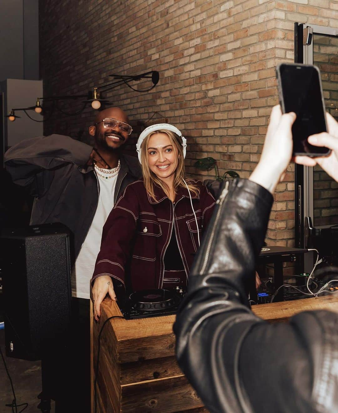 ブランディ・グレン・サイラスさんのインスタグラム写真 - (ブランディ・グレン・サイラスInstagram)「Epic @dayhangparty with @djtayjames and friends ✨✨  photos by @cbradyphotography」11月13日 13時27分 - brandicyrus