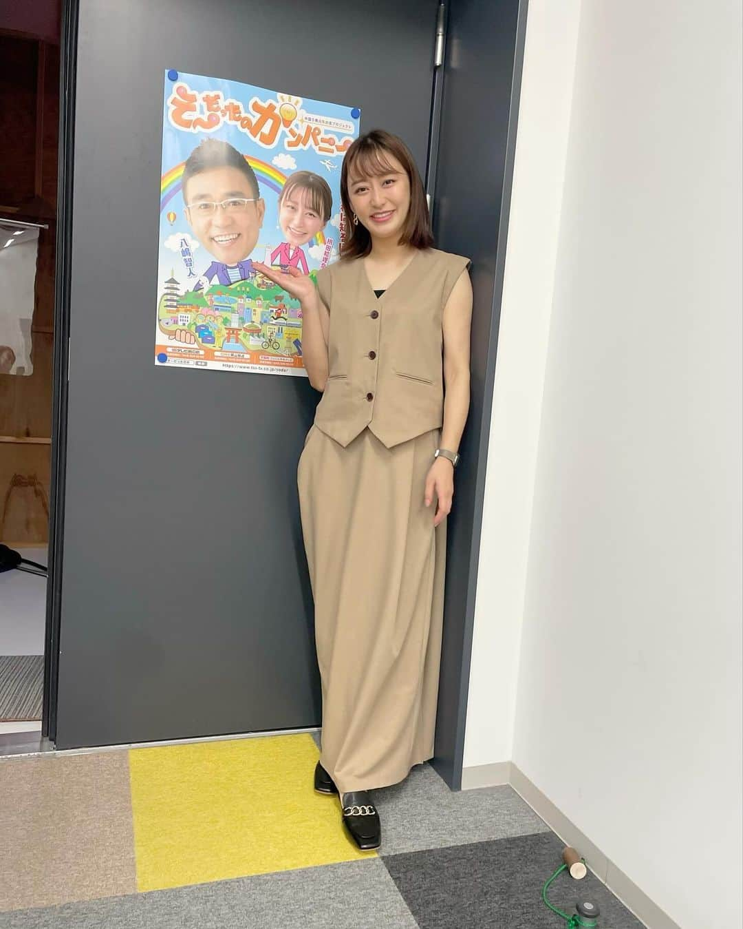 枡田絵理奈さんのインスタグラム写真 - (枡田絵理奈Instagram)「遅くなってしまいましたが、そーだったのかンパニー衣装、夏バージョン☀️ 今はもうこの服は売っていないとは思いますが、秋冬も素敵な服がたくさんあるのでぜひチェックしてください。  @etretokyo_store  @grace_continental.div @rumche_official @randa_pic @dianashoespress @coudre___official」11月13日 13時30分 - masuda_erina.official