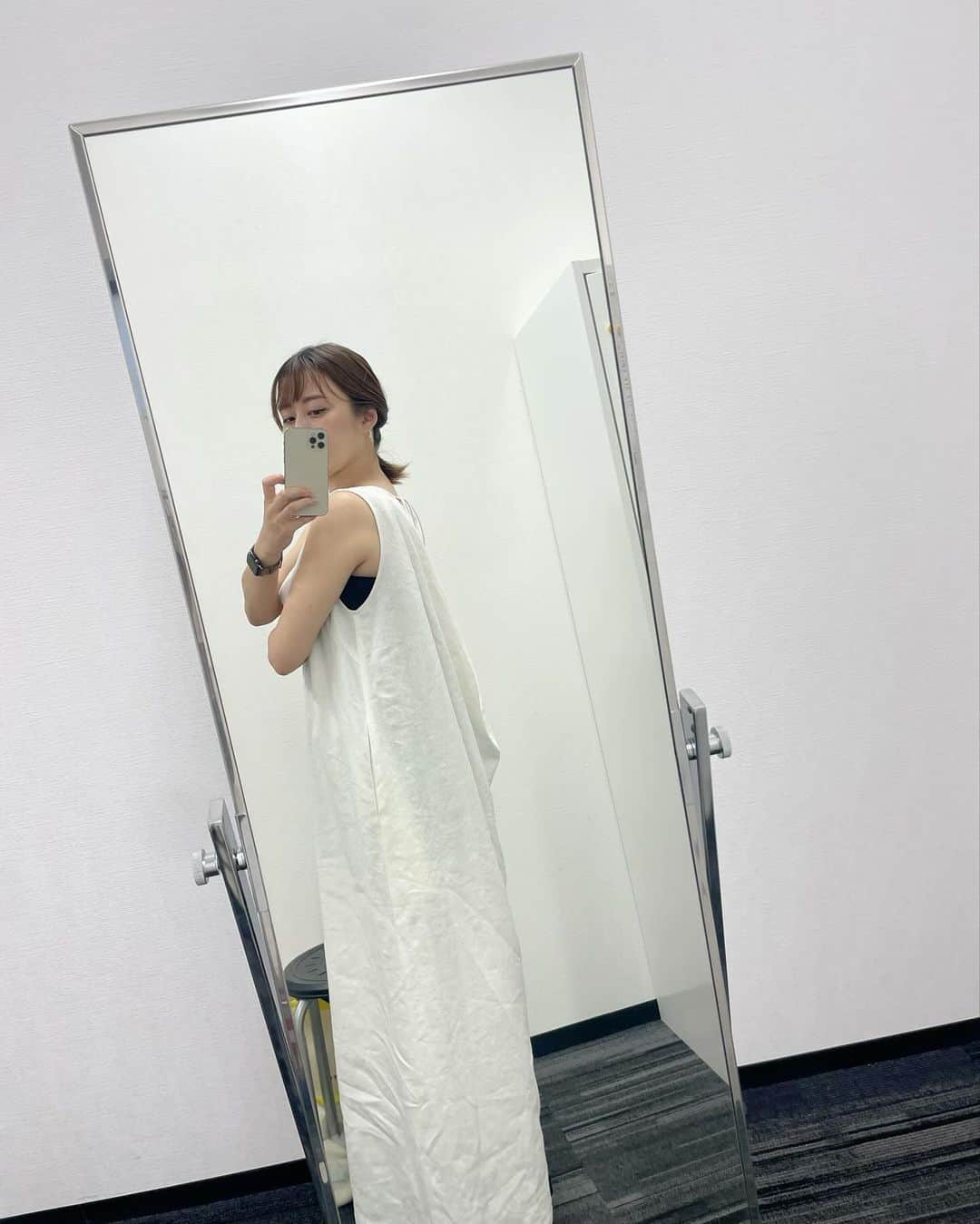 枡田絵理奈のインスタグラム：「遅くなってしまいましたが、そーだったのかンパニー衣装、夏バージョン☀️ 今はもうこの服は売っていないとは思いますが、秋冬も素敵な服がたくさんあるのでぜひチェックしてください。  @etretokyo_store  @grace_continental.div @rumche_official @randa_pic @dianashoespress @coudre___official」