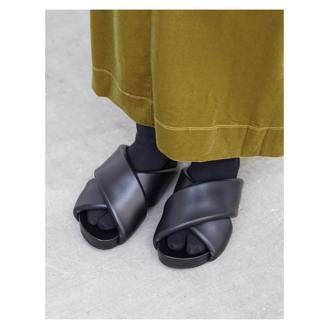 【ANN DE ARKのインスタグラム：「⁡ JILSANDER  SANDALS ￥96,800（税込） ⁡ ⁡ 詳しくはオフィシャルサイト【ARKnets】にて。 ■商品や通信販売に関しまして ご不明な点がございましたらお気軽にお問い合わせください。 ———————————— オフィシャルサイトの在庫と店頭在庫は共有しております。 商品に関しましては、お気軽にコメントや店舗までお問い合わせください。 ⬇︎⬇︎⬇︎ @ann_de_ark  @arknets_official ⁡ #fashion #栃木 #宇都宮 #ショップ #セレクトショップ　#arknets #anndeark #jilsander #ganni #telma  ⁡ ————————————」