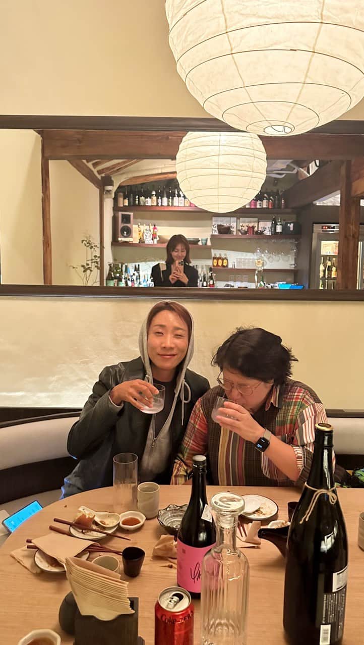 ク・チヨンのインスタグラム：「오랜만에 살앙하는실버라이트친구들ㅋ  @soddong_ted @_camino_de  #쇼쿠도합 @shokudo_hab  #경복궁맛집 (경복궁 너무 조타아)」