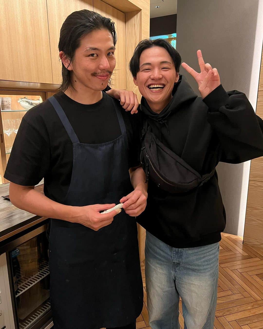 藤井達也のインスタグラム：「ちゃみのご飯食べに行ってきました‼️  美味しかった😋 ちゃみ料理人目指してみたら？www  でも最後お腹パンパンすぎwww そりゃ体デカくなるわって量だったよw  またあそぼー‼️  兄貴ごちそうさまでした！ #ちゃみのごはん #グラビアアイドル」