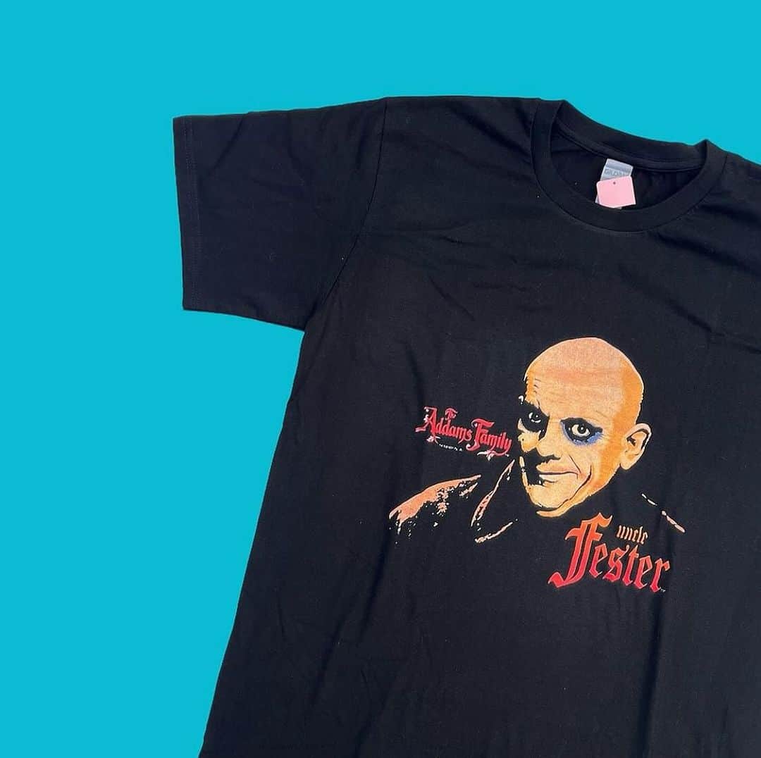 おもちゃやSPIRALのインスタグラム：「The Addams Family Fester Tee再入荷しました！  Size L.XL」