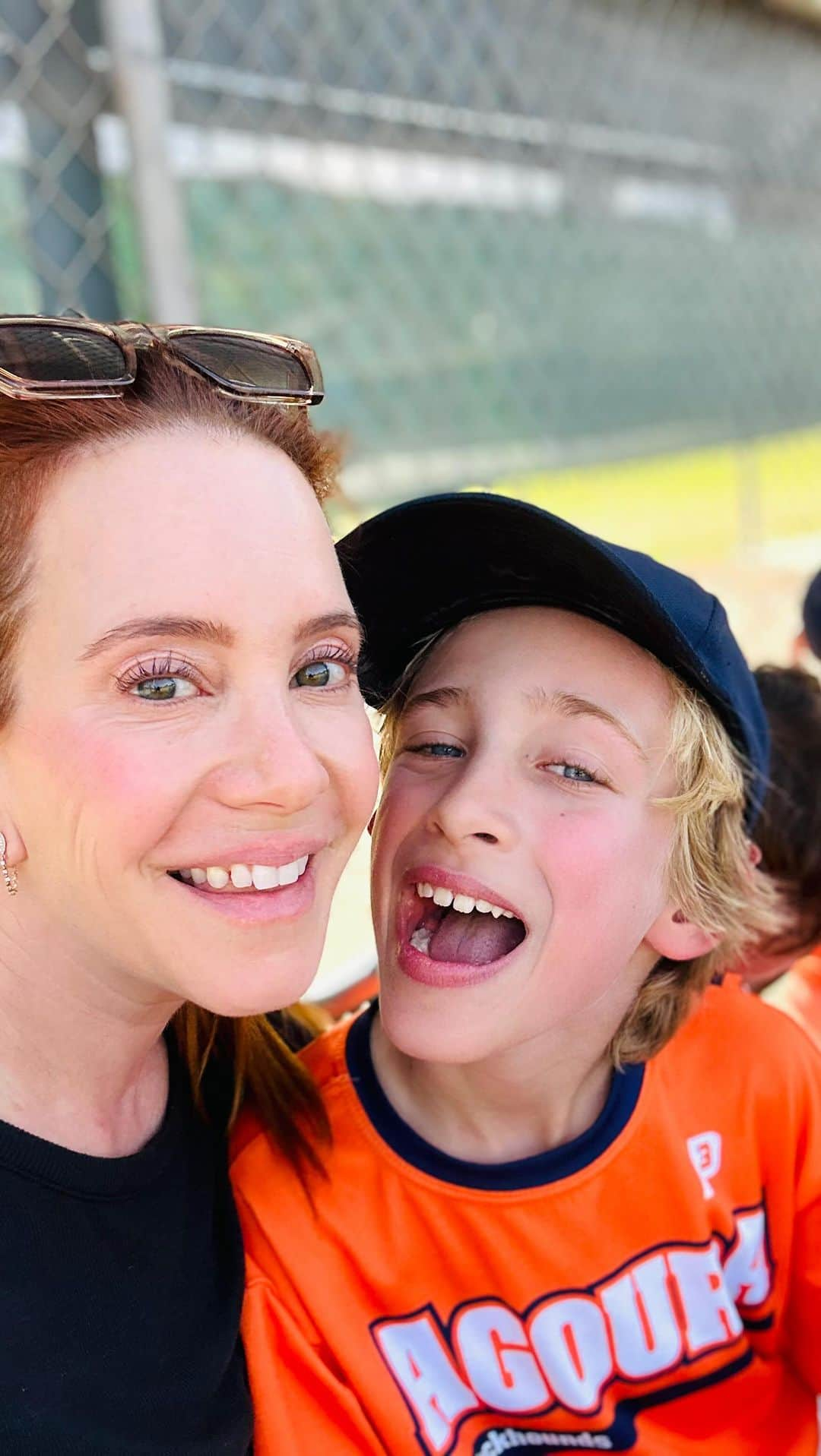 エイミー・デビッドソンのインスタグラム：「Final game of the fall season and Lennox hit his very first home run! ⚾️ I'm not sure I've ever been more proud! 😭👏🏻And the jump into daddy's arms... that's what did it for me...🥹Len's improvement from the beginning of the season to the end has been so fun to watch! Congrats baby boy! 👏🏻💯♥️ Keep up the dedication and commitment!   And good job, coach!! Your dedication and commitment to these kids is a beautiful thing to witness. It's so obvious you do it out of love for the kids and love for the game. Congrats babe!😘♥️⚾️💯」