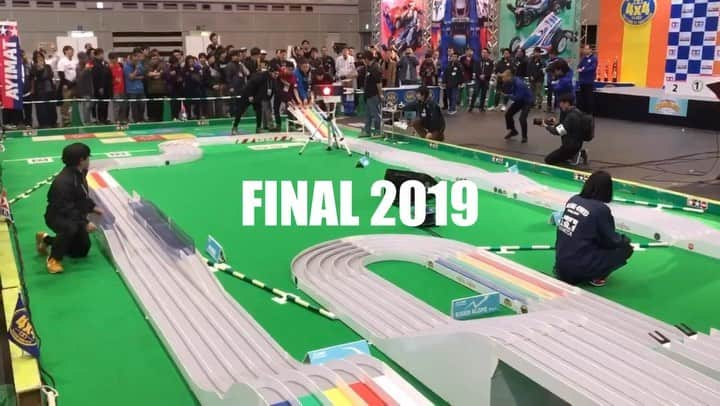 ミニ四駆のインスタグラム：「PLAYBACK🏁 Let’s look back at the final heat of championship 2019.  The Final 2023 will be held in coming next sunday Nov. 19. We’re going to live stream on YouTube. Don’t miss it.  🇨🇳China 8 racers 🇹🇭Thailand 7 🇰🇷Korea 6 🇵🇭Philippines 5 🇹🇼Taiwan 5 🇮🇩Indonesia 4 🇭🇰Hong Kong 3 🇸🇬Singapore 2 🇲🇴Macao 1 🇯🇵Japan 98  #mini4wd #tamiyamini4wd #tamiya #ミニ四駆  #タミヤ」