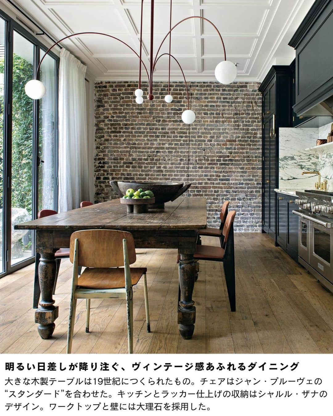 ELLE DECOR JAPANさんのインスタグラム写真 - (ELLE DECOR JAPANInstagram)「【インテリア実例】時を超えたフォルムが響き合う、ファッションデザイナーの“飾り棚”  ファッションデザイナーのジュリー・ドゥ・リブランが住まうパリの家。倉庫を改装した広いアパルトマンには、異なる時代の造形、質感が交差する、彼女の美意識に彩られた鮮やかなステージが設けられていた。  『エル・デコ』10月号より。  photo : NICOLAS MATHEUS original text : LAURENCE DOUGIER text : RITSUKO ABE  #roomdesign #designinspiration #interiorstyling #リノベーションアイディア #海外インテリア #roomtour #ルームツアー #モダンインテリア #インテリア #vintageinterior #livingroominspiration #livingroomdecor #vintage」11月18日 19時05分 - elledecorjapan