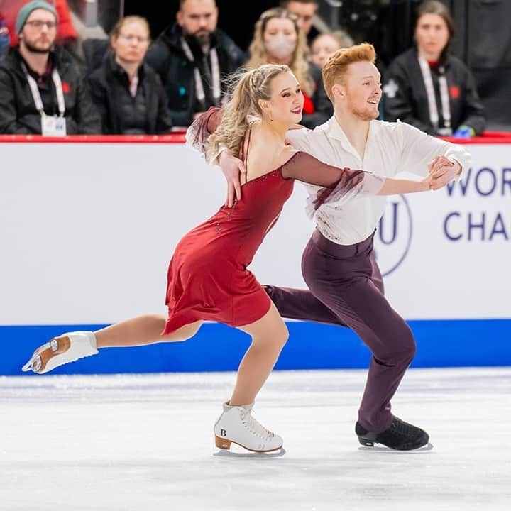 Skate Canadaさんのインスタグラム写真 - (Skate CanadaInstagram)「Our 🇨🇦 athletes will continue to push boundaries this weekend as 6 remarkable ice dance & pair skaters jet off to Espoo, Finland for the fifth #GPFigure of the season ✈️   Pair/Patinage en couple: @brookee.mcintosh & @benjamin_mimar   Ice dance/Danse sur glace: @nadiia_bashynska & @_peterbeaumont @laurencefournierbeaudry & @nik_soerensen _____________  6 patineurs de danse sur glace et de patinage en couple s'envolent pour Espoo, en Finlande, cette semaine pour le cinquième Grand Prix de la saison ✈️  Rencontrez l'équipe ⬆️」11月14日 0時14分 - skate_canada