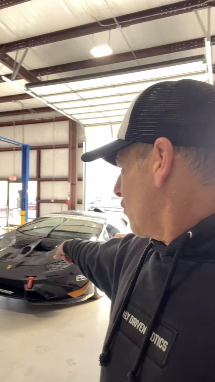スティーブのインスタグラム：「DDE @dailydrivenexotics in the house!! Quick tire change for the boys at @ipstuned Bertie they head to Albuquerque.  Great seeing these guys again and plan for a Japan trip is in the works for 2024!!」