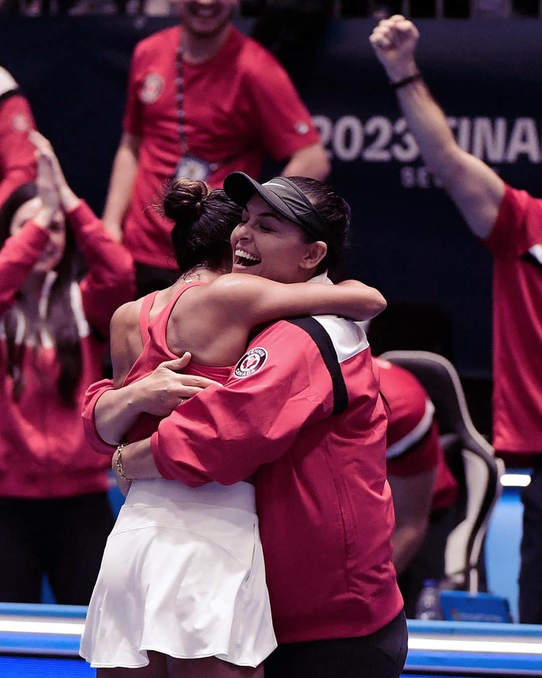 WTA（女子テニス協会）さんのインスタグラム写真 - (WTA（女子テニス協会）Instagram)「As Canada celebrates its first @billiejeankingcup title, hats off to team captain and former WTA player @heidi.eltabakh 🇨🇦👏   A special shout out too to @alekswozniak87 who holds the Canadian record for most ties played (36) and most overall wins (40) in the competition – and indeed three cheers for all players who have represented their country with distinction over the past 60 years!   #WTA50 #JustStarting」11月14日 0時37分 - wta