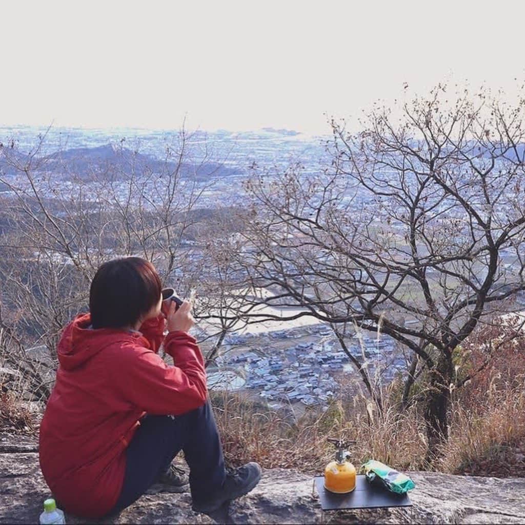城恵理子のインスタグラム：「. . みんな今日もありがーとーー . . いつしかの山の上での写真」