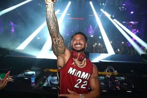 Pauly Dのインスタグラム：「Miami!!!! Rock With Me THIS SATURDAY @livmiami 🔥🔥」
