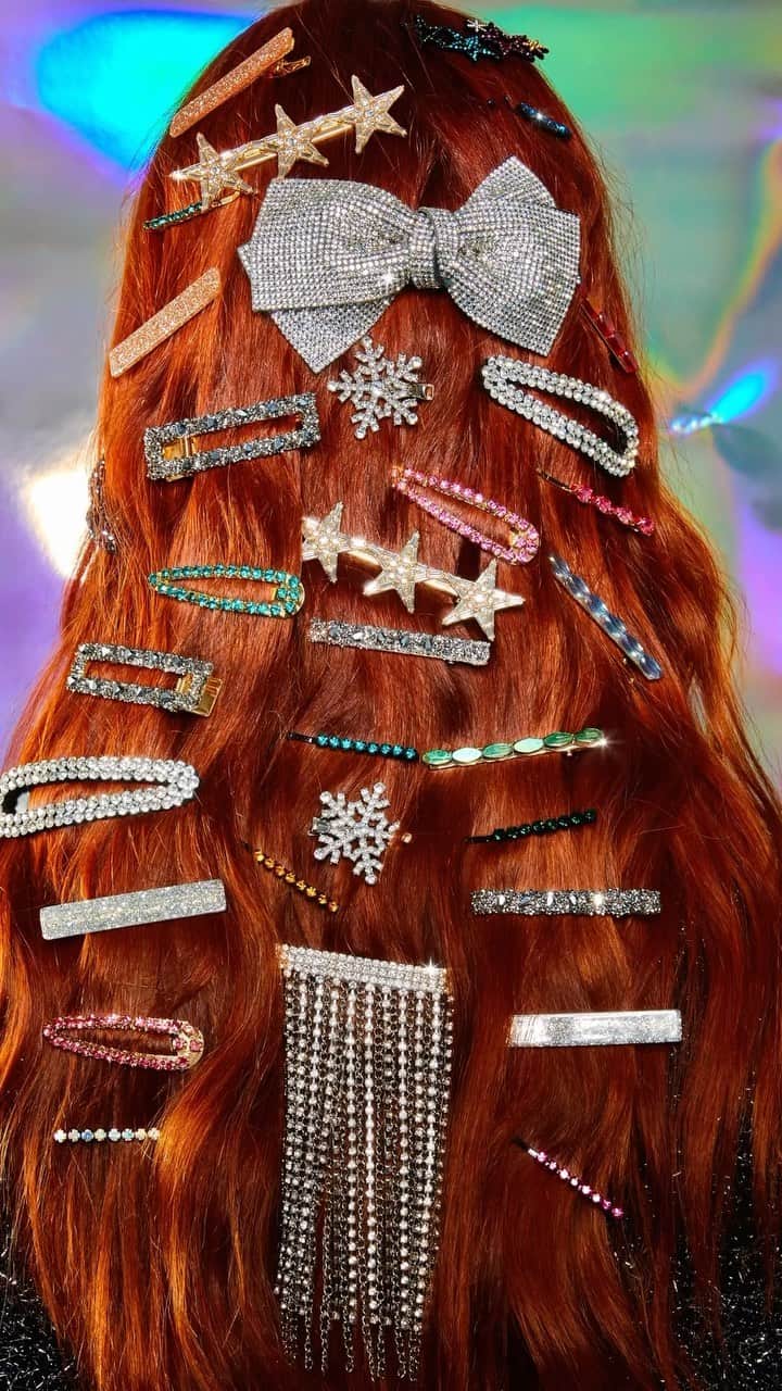 アクセサライズのインスタグラム：「One hair accessory is never enough ✨」