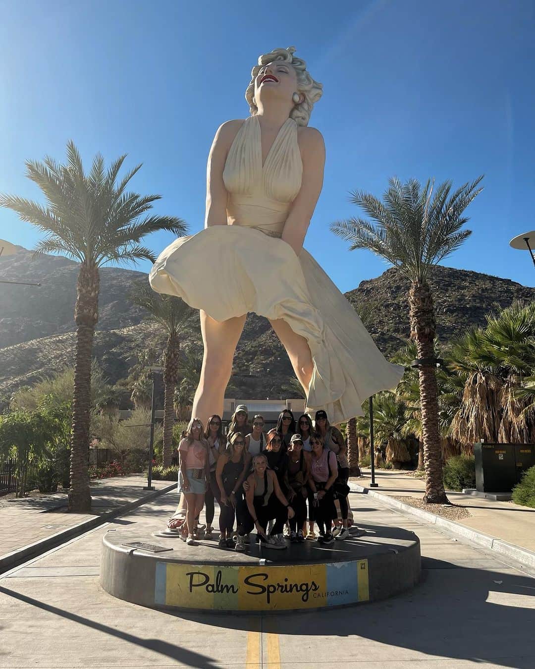 Chelsea Houskaさんのインスタグラム写真 - (Chelsea HouskaInstagram)「Annual girls trip: Palm Springs style🌴」11月14日 0時42分 - chelseahouska