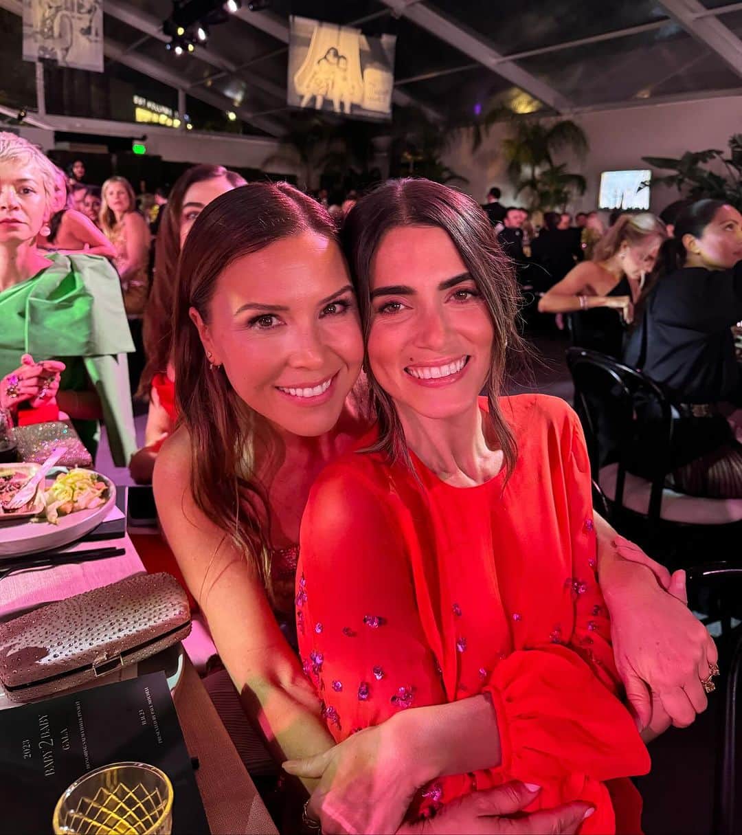 Monique Lhuillierさんのインスタグラム写真 - (Monique LhuillierInstagram)「Beautiful evening supporting a cause so close to my heart @baby2baby 🤍 Congratulations @kellysawyer @norahweinstein and team for all the incredible work you do for children around the world. Grateful for everyone’s contributions in raising 12 million dollars tonight to continue the mission to provide all children basic essentials they deserve 💕 #moniquelhuillier #baby2baby #baby2babyangel」11月14日 0時50分 - moniquelhuillier