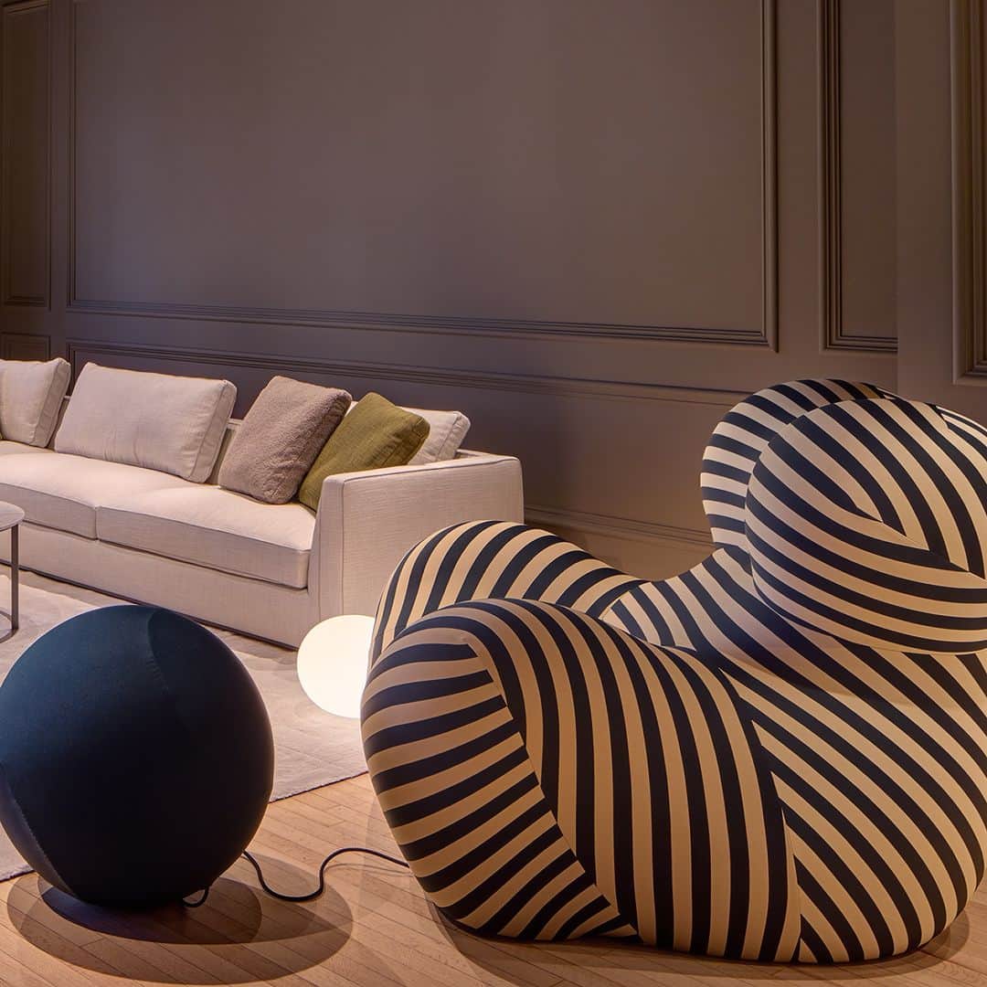 B&B Italiaさんのインスタグラム写真 - (B&B ItaliaInstagram)「B&B Italia is proud to announce the opening of its New Flagship Store in Washington D.C., USA.  Nestled in the heart of Georgetown's Design District at 3330 M St NW, designer lovers will be able to experience B&B Italia’s designs.  Washington D.C. Store represents the first important opening for the group in the US market in 2023. Starting from late Autumn, B&B Italia will inaugurate five stores in the main cities of the US, with forthcoming openings in Miami, New York City and Boston in order to consolidate its presence in an important reference market.  #bebitalia #design #WashingtonDC #USA」11月14日 1時00分 - bebitalia