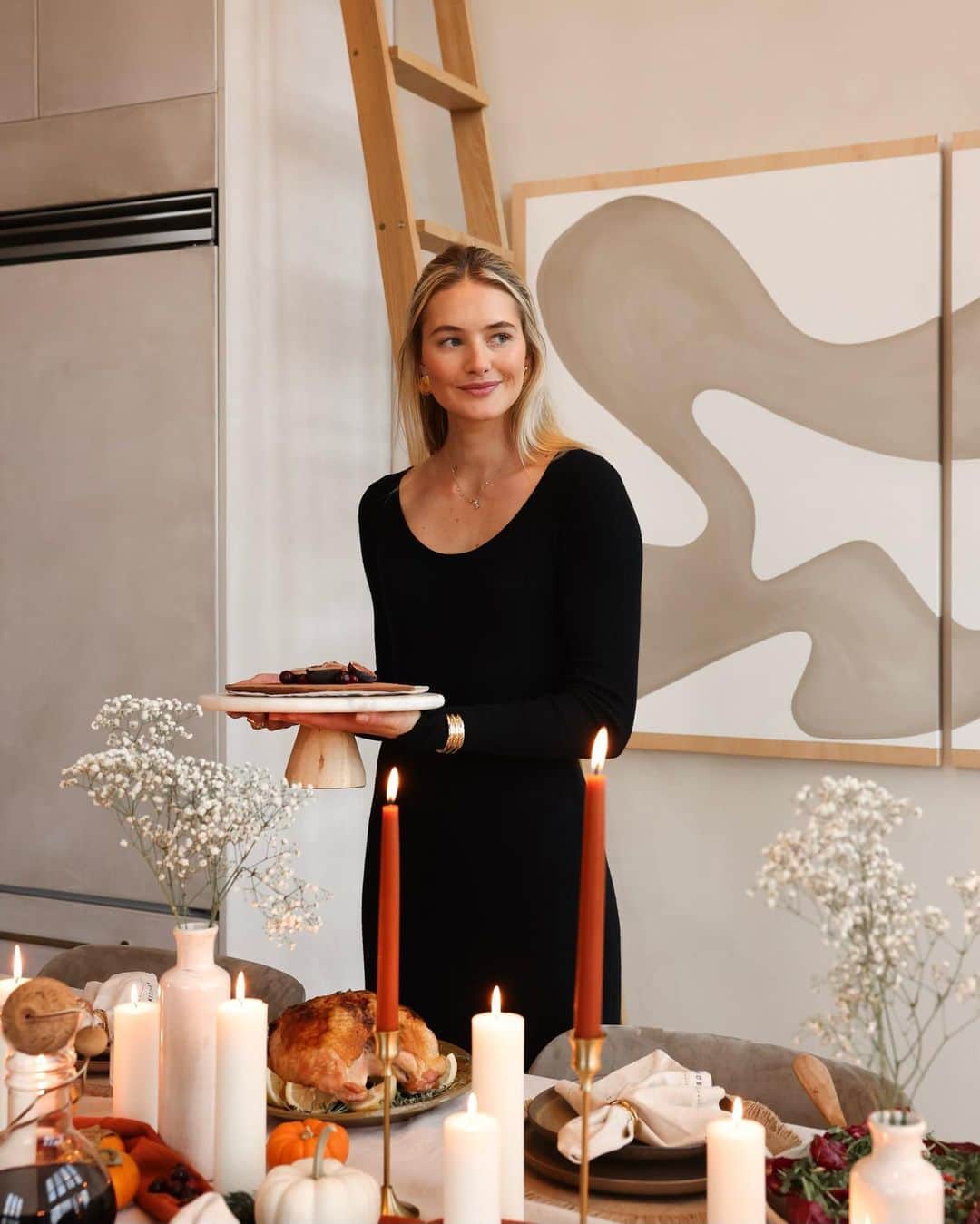 サンヌ・ヴロートのインスタグラム：「Who's excited for the holiday season? ME! I've always had a deep passion for hosting, bringing people together , and sharing amazing  meals. It's the perfect recipe for connection, engaging conversations, and creating lasting memories!  Our @soulsyncbody Thanksgiving menu has arrived with incredible new recipes (some of them can be made to be gluten and dairy-free)   While the turkey takes the spotlight this week, I personally love the zucchini and ricotta galette and our gluten free- bread stuffing was incredible!   You can find all these recipes complete with video tutorials on our website, soulsyncbody.com. Don't miss out on our fantastic Black Friday sale offering  30% OFF all memberships! Discover the full menu with a 7-day free trial! 🍂🍗🥧🍁」