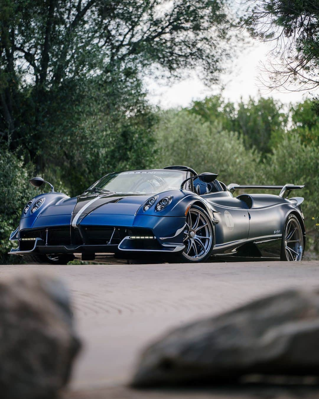 パガーニ・アウトモビリさんのインスタグラム写真 - (パガーニ・アウトモビリInstagram)「Let us introduce you to a Huayra Roadster that is more than a Huayra Roadster.  The Tempesta Package enhances an iconic Hypercar with added performance, improved efficiency and a more fiercely captivating aesthetic.  No detail has been neglected: a new front splitter designed according to the aerodynamic studies on the Huayra R, a new central air scoop intake, a rear wing, a unique stabilizing “shark fin” and much more.  Some of these improvements are made to be seen, and some of them are just made to be felt while enjoying an open-top driving.  A great way to celebrate the 25th Anniversary of Pagani Automobili.  #Pagani #PaganiAutomobili #HuayraRoadster #TempestaPackage」11月14日 1時06分 - paganiautomobili