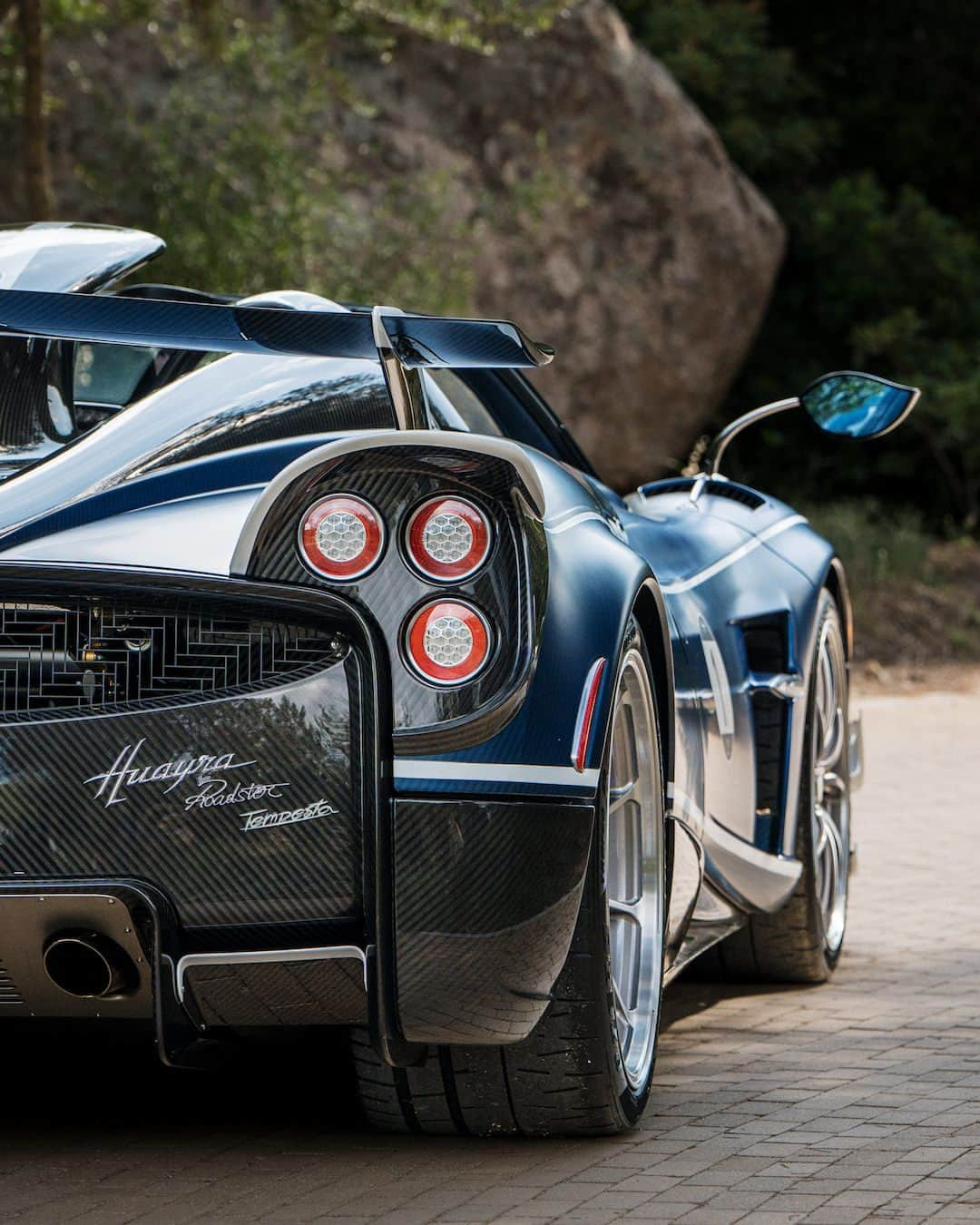 パガーニ・アウトモビリさんのインスタグラム写真 - (パガーニ・アウトモビリInstagram)「Let us introduce you to a Huayra Roadster that is more than a Huayra Roadster.  The Tempesta Package enhances an iconic Hypercar with added performance, improved efficiency and a more fiercely captivating aesthetic.  No detail has been neglected: a new front splitter designed according to the aerodynamic studies on the Huayra R, a new central air scoop intake, a rear wing, a unique stabilizing “shark fin” and much more.  Some of these improvements are made to be seen, and some of them are just made to be felt while enjoying an open-top driving.  A great way to celebrate the 25th Anniversary of Pagani Automobili.  #Pagani #PaganiAutomobili #HuayraRoadster #TempestaPackage」11月14日 1時06分 - paganiautomobili