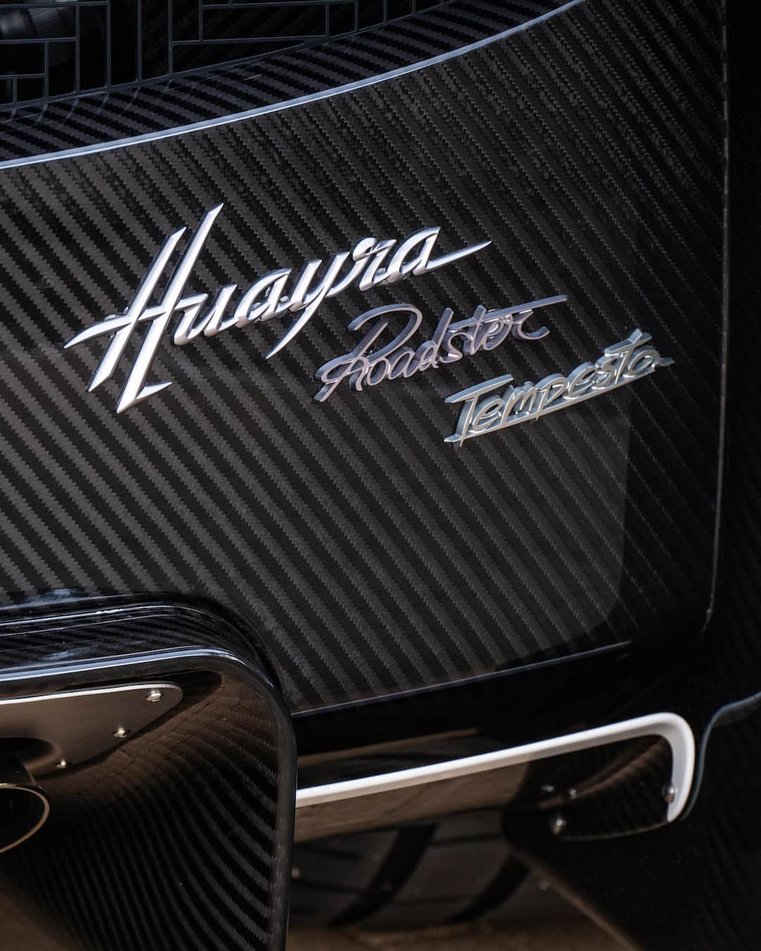 パガーニ・アウトモビリさんのインスタグラム写真 - (パガーニ・アウトモビリInstagram)「Let us introduce you to a Huayra Roadster that is more than a Huayra Roadster.  The Tempesta Package enhances an iconic Hypercar with added performance, improved efficiency and a more fiercely captivating aesthetic.  No detail has been neglected: a new front splitter designed according to the aerodynamic studies on the Huayra R, a new central air scoop intake, a rear wing, a unique stabilizing “shark fin” and much more.  Some of these improvements are made to be seen, and some of them are just made to be felt while enjoying an open-top driving.  A great way to celebrate the 25th Anniversary of Pagani Automobili.  #Pagani #PaganiAutomobili #HuayraRoadster #TempestaPackage」11月14日 1時06分 - paganiautomobili