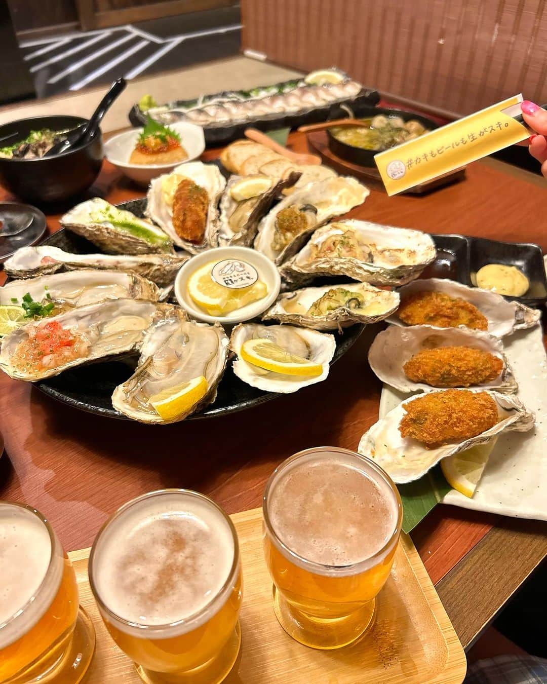 DJ MIYAさんのインスタグラム写真 - (DJ MIYAInstagram)「今夜は札幌に来てるよーおおお♡  『カキもビールも生がスキ 札幌すすきの店』さんでディナーしましたぁぁ💕　前半編！  @kakinama_susukino  PR  こんなに牡蠣の多彩な変貌ぶりを味わえるのも類を見ない❤️  観光客の人だけでなく地元北海道の会話も聞こえてくる〜！人気なのも納得！  冬の札幌・すすきの最高じゃないですかーぁぁ！！！？？  札幌で1番牡蠣が安く食べれるお店♡  #カキもビールも生がスキ。 すすきのの有名なNIKKAの看板の交差点のすぐ近くでーす🎀  個室みたいに仕切られた席からはすすきのの大通りが見えるよっ  ☆ドリンク 飲み放題2時間980円(生ビール＋500円) 3種類日本酒飲み比べ 3種類クラフトビール飲み比べ 果実酒☞梅酒おすすめ♡  料理がとにかくすごぉおい牡蠣づくし🦪♡  ◉鬼がかり 痛風鍋 3299円（Taxin）  これも特に人気のメニューなのだそうで 山ほど盛ってある牡蠣やあん肝、海老にお魚🐟にめっちゃいい出汁でてまっせ〜！  ◉生牡蠣一つ199円！！ なんて大粒でフレッシュな生牡蠣〜！ すごぉいクリーミーで  ◉「カキ」がスキ。セット 3849円は 焼牡蠣5種、生牡蠣5種の超豪華オイスターplatter!!!! やばいですぅぅ映え2なので写真撮りまくり〜！  サワークリームとバジルのオイスターカクテルやフレッシュトマトのオイスターカクテルはみずみずしくて飲める美味しさ♡もう最高ですょーっ！  ホワイトソースとバジルの焼牡蠣おしゃれすぎた！  ◉焼きおにぎり 〜痛風盛り〜　1つ769円  ◉カキフライ 見た目も大きくてすごぉい！さっくさくでたまりませーん☆  ◉牡蠣と味噌のアヒージョ こんなに美味しい出汁のアヒージョ、今までにあった？ってくらい美味しい😋  ◉牡蠣屋特製の牡蠣めし こ！！！これはーあっ！ 懐石料理の締めもののごはんの味。 細やかに刻まれた野菜なども入っています♡ topにはもちろんカキ！  ◉炙り〆さば　879円 え！このお値段にびっくり！  このお店は牡蠣だけではなかった☆ 目の前でファイヤーしてくれました🎵 このシメサバ、今まで食べた中で いちばん美味しい！！！  ◉植木鉢プリン　769円 スイーツまで可愛くて映えるのですねーん🎵  限定10食だからお見逃しなくっ！畑の上の部分はオレオの味していい感じ〜  接客がとてもいい感じで素敵なお店なの。  すすきので牡蠣といえばここだからほんと行ってみてね♡  ありがとうございましたぁぁ*\(^o^)/*  #北海道牡蠣 #カキもビールも生がスキ　 #北海道 #すすきのグルメ #札幌グルメ #すすきのディナー #札幌旅行  #北海道グルメ #札幌ディナー  #北海道旅行 #北海道旅行記 #すすきの #札幌  #札幌おすすめ #トラベラー #トラベルインフルエンサー  #すすきの居酒屋 #札幌居酒屋 #すすきのディナー #札幌グルメ巡り   #グルメインフルエンサー #グルメインスタグラマー #グルメスタグラマー  #マイトリップMIYA #北海道観光スポット #ススキノグルメ #札幌すすきの #札幌ススキノ #牡蠣大好き #海のミルク #牡蠣料理」11月14日 1時07分 - dj_miya
