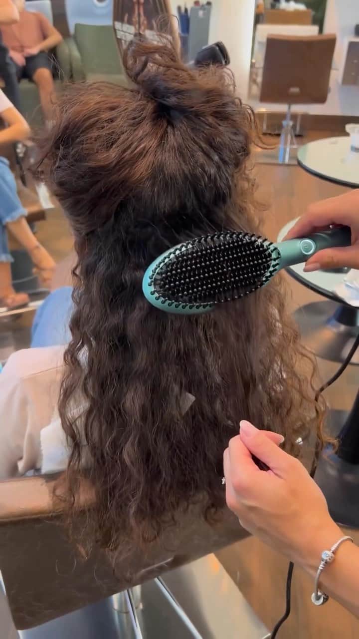 ghd hairのインスタグラム：「For our curly and frizzy haired friends, say hello to ✨ghd glide✨Our hot brush hero as part of our dreamland collection 🩵  #ghd #ghdhair #hotbrush #ghdglide #hotbrushtutorial #hotbrushhack」