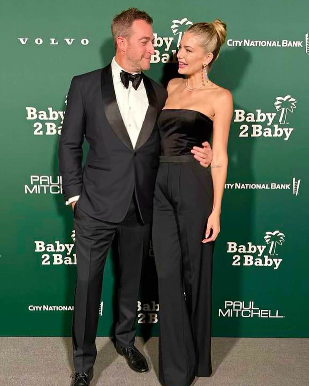 トリ・プラバーのインスタグラム：「Supporting my favorite organization with my favorite guy @markbirnbaum @baby2baby thank you for all you do @norahweinstein @kellysawyer love you ladies!! 🤍🤍」