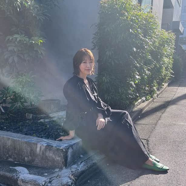 坂本美雨さんのインスタグラム写真 - (坂本美雨Instagram)「撮影日和だけどいよいよ寒くなってきて初カイロ❄️  📸 by @hoshino_kanako」11月13日 16時39分 - miu_sakamoto