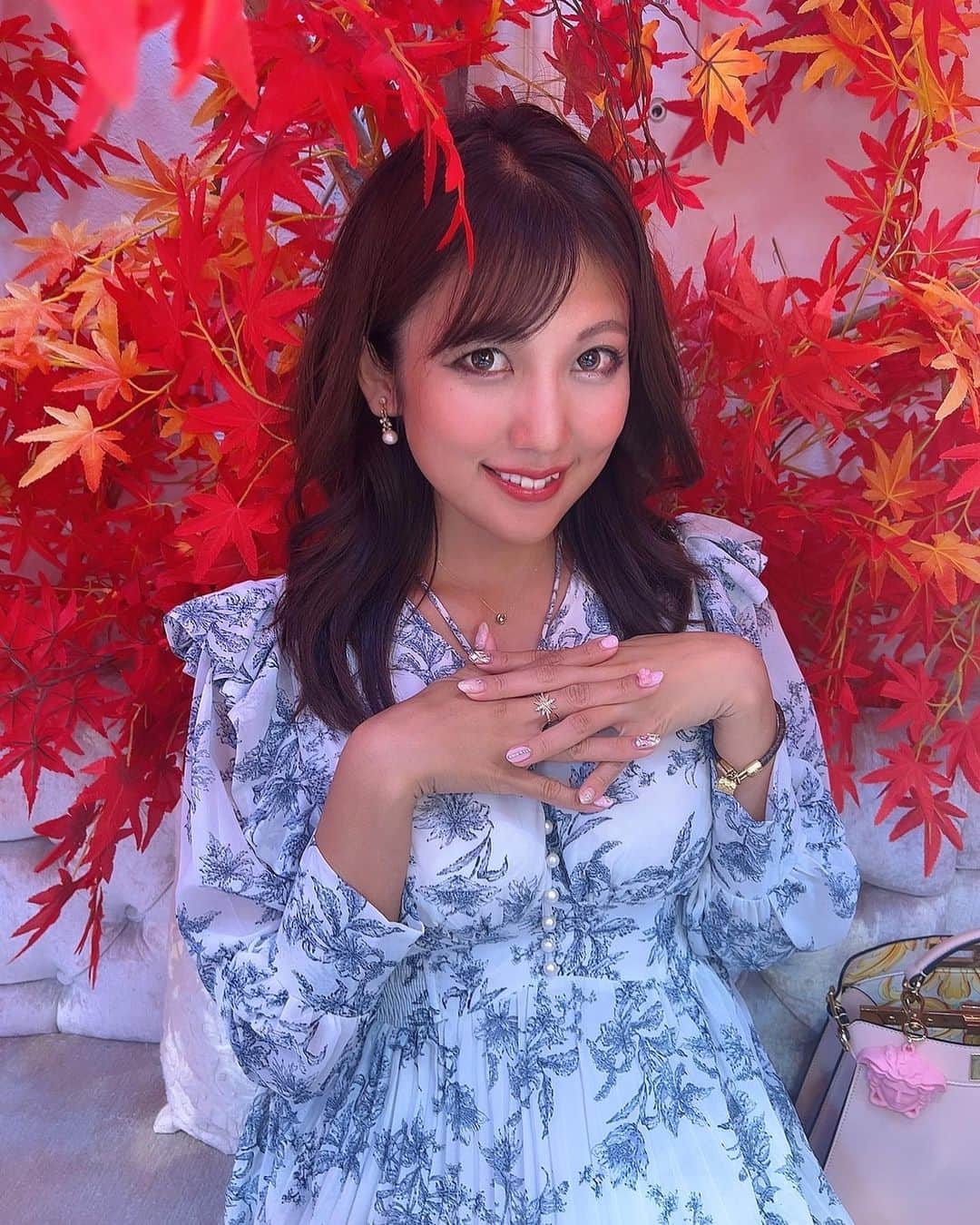 神谷麻美さんのインスタグラム写真 - (神谷麻美Instagram)「#紅葉 まみれ❤️👸🍁❤️✨️   #秋 だね👼🏻‎🍁❤️✨️」11月13日 16時47分 - asamice428