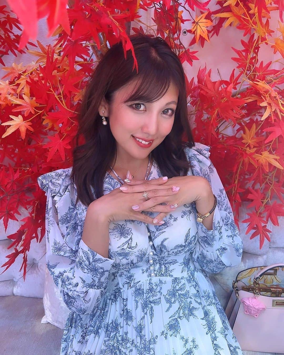 神谷麻美さんのインスタグラム写真 - (神谷麻美Instagram)「#紅葉 まみれ❤️👸🍁❤️✨️   #秋 だね👼🏻‎🍁❤️✨️」11月13日 16時47分 - asamice428