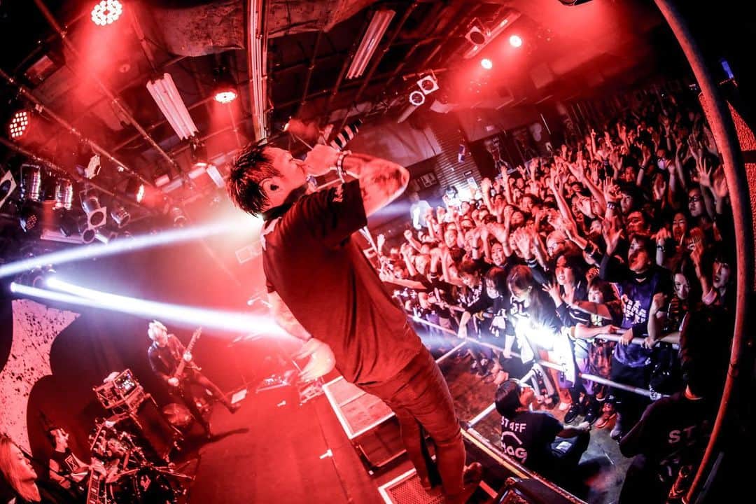 MAH さんのインスタグラム写真 - (MAH Instagram)「SiM “PLAYDEAD” WORLD TOUR SEASON 1 in 🇯🇵 Day 10 at Hip Shot Japan Koriyama, Fukushima.  #SiM #PLAYDEAD #Paledusk  📷 @koheisuzukiphoto」11月13日 16時48分 - mahfromsim
